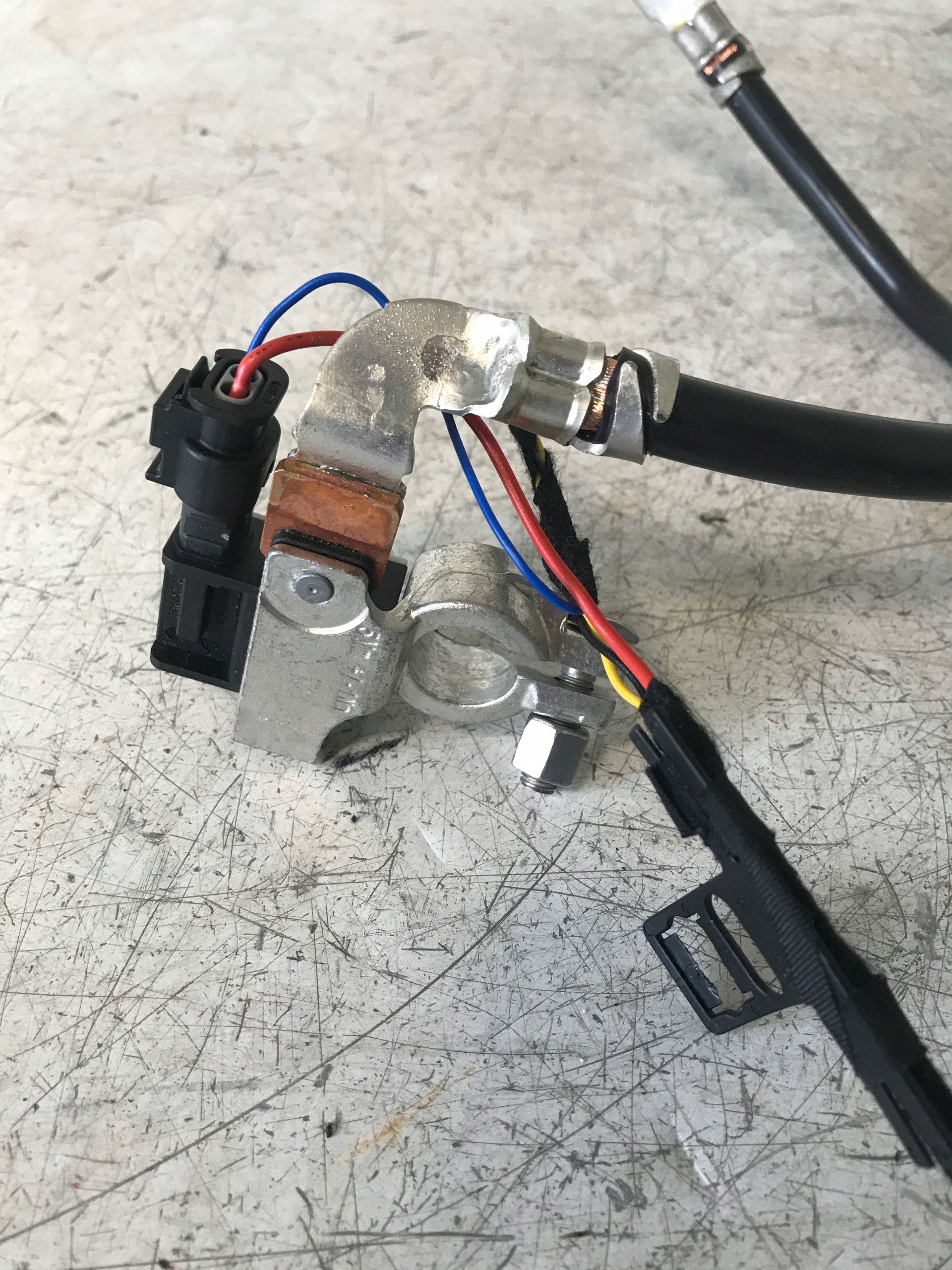 KLEMA MINUSOWA BMW 1 F20 LCI 9117877 Producent części BMW OE