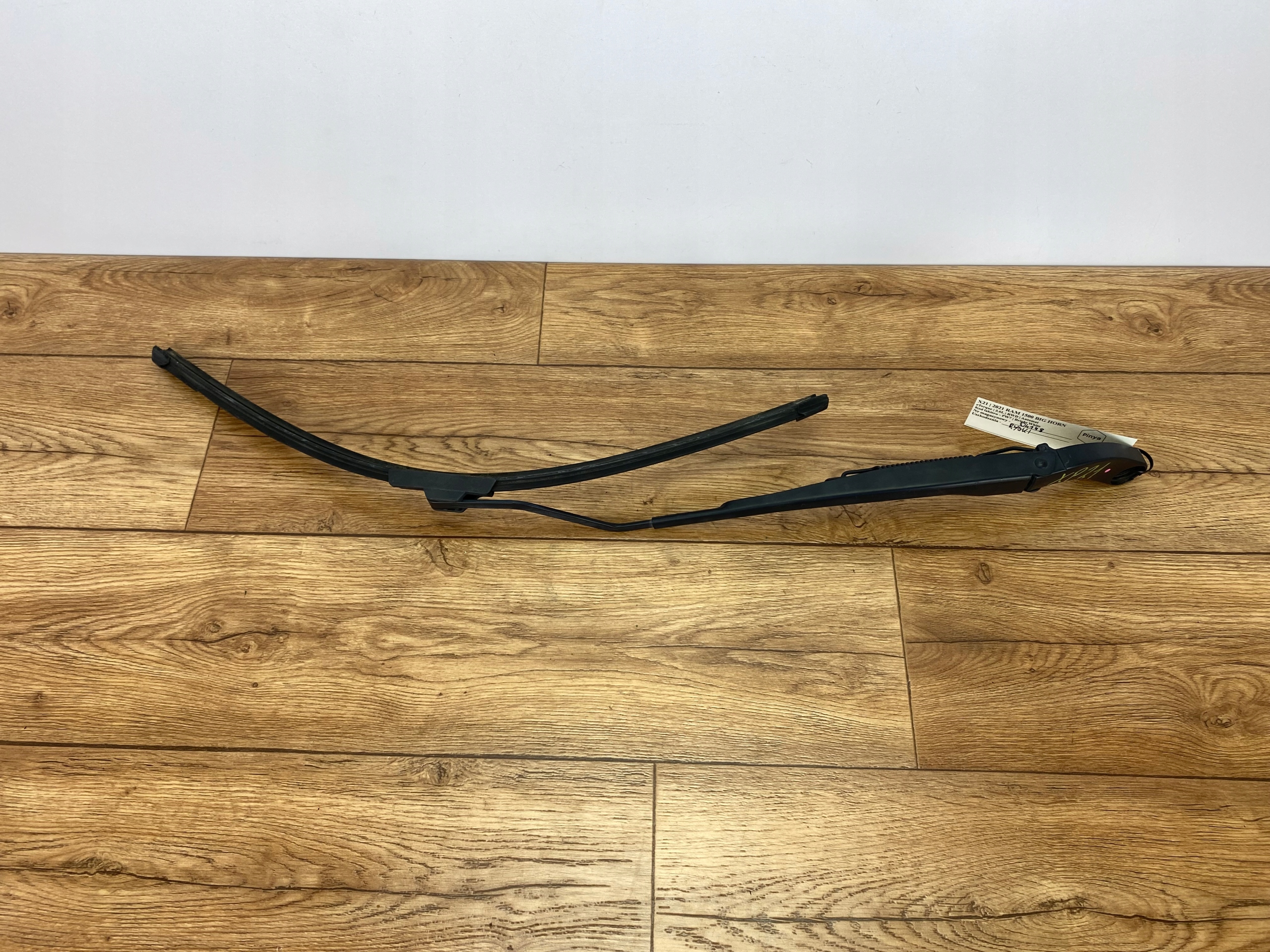 right wiper arm front Ram 1500 2019+ USA