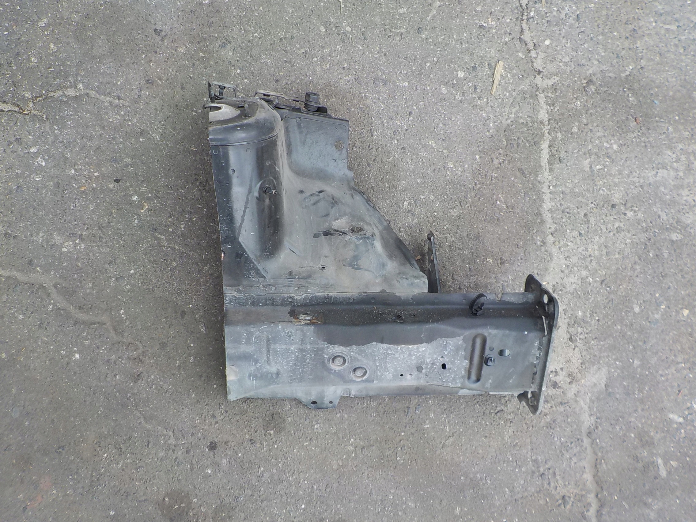quarter left mazda 2 de 2009r