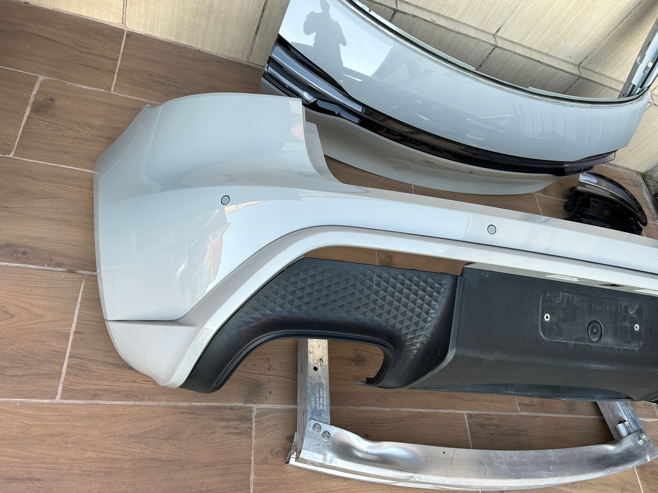 boot doors light cap bumper rear sider Porsche Macan S,GTS Lift 22-25