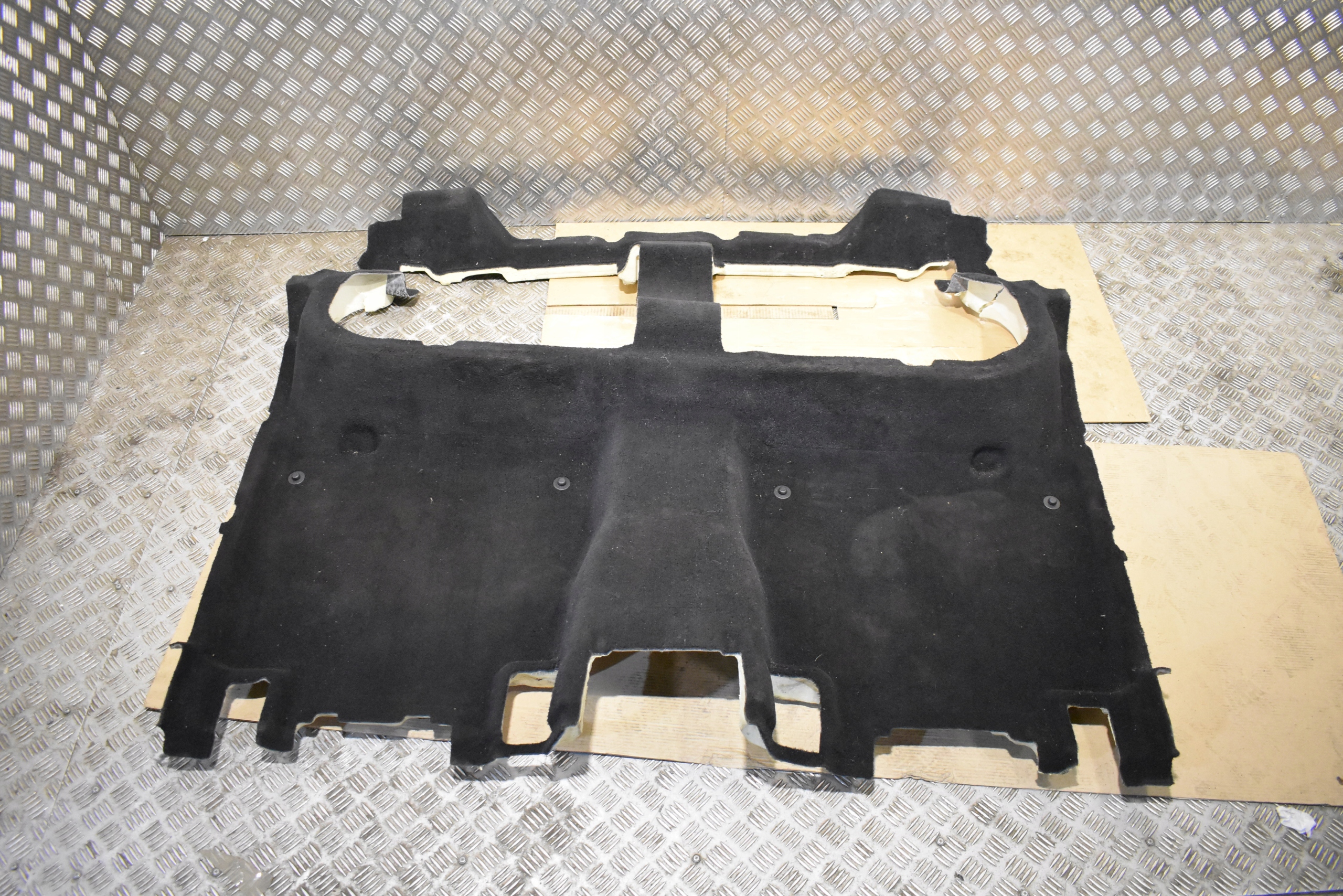 IDEALNY DYWAN far hátsó MERCEDES W167 1
