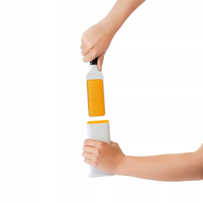 Levně Kartáč Oxo na čištění oděvů