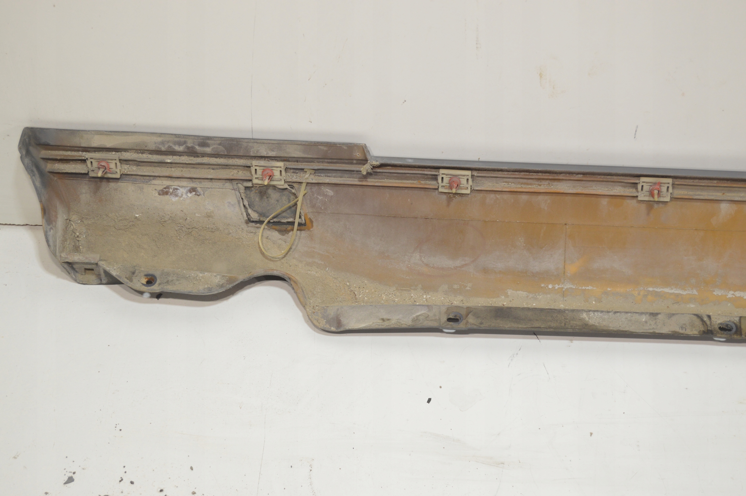 накладка порога правая порог MERCEDES W126 РЕСТАЙЛИНГ 1266905240