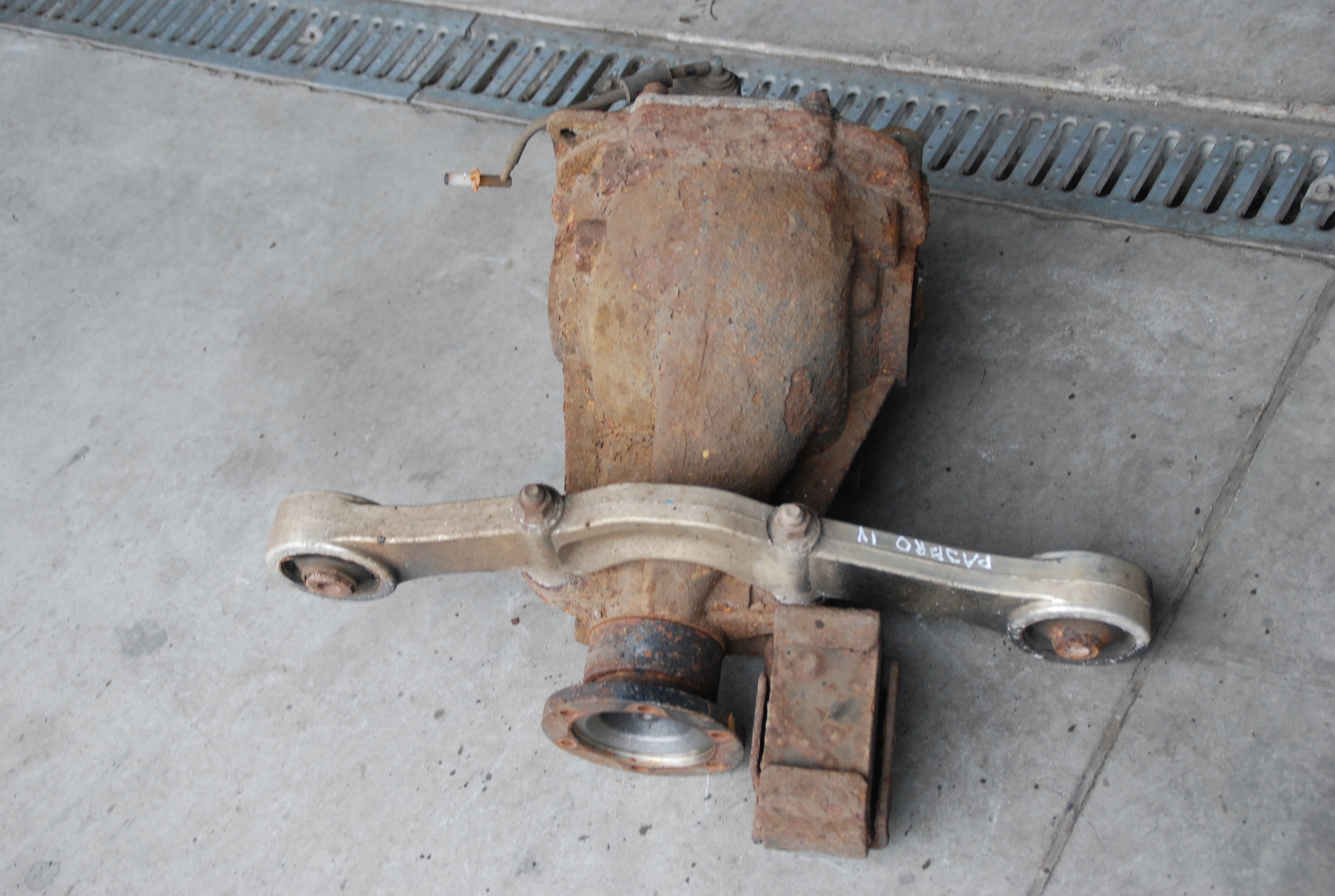 MITSUBISHI PAJERO IV ЗАДНІЙ МІСТ 3,2 5D