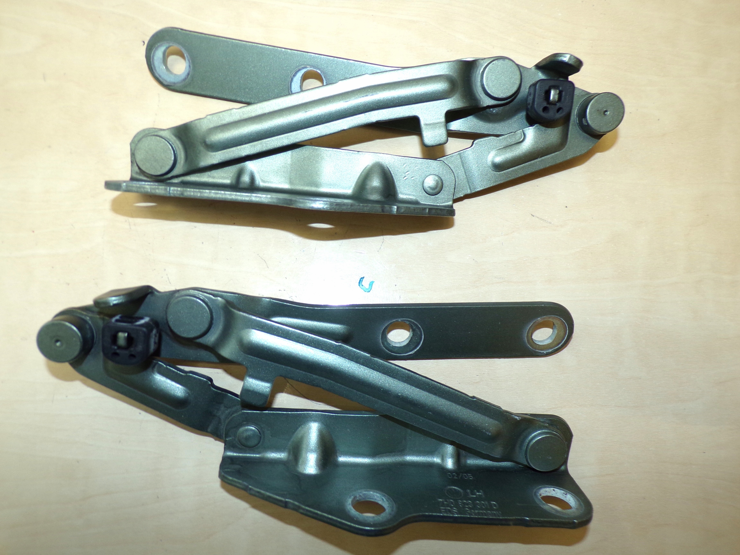 VW T5 TRANSPORTER MULTIVAN bonnet hinges right and left 2 szt.