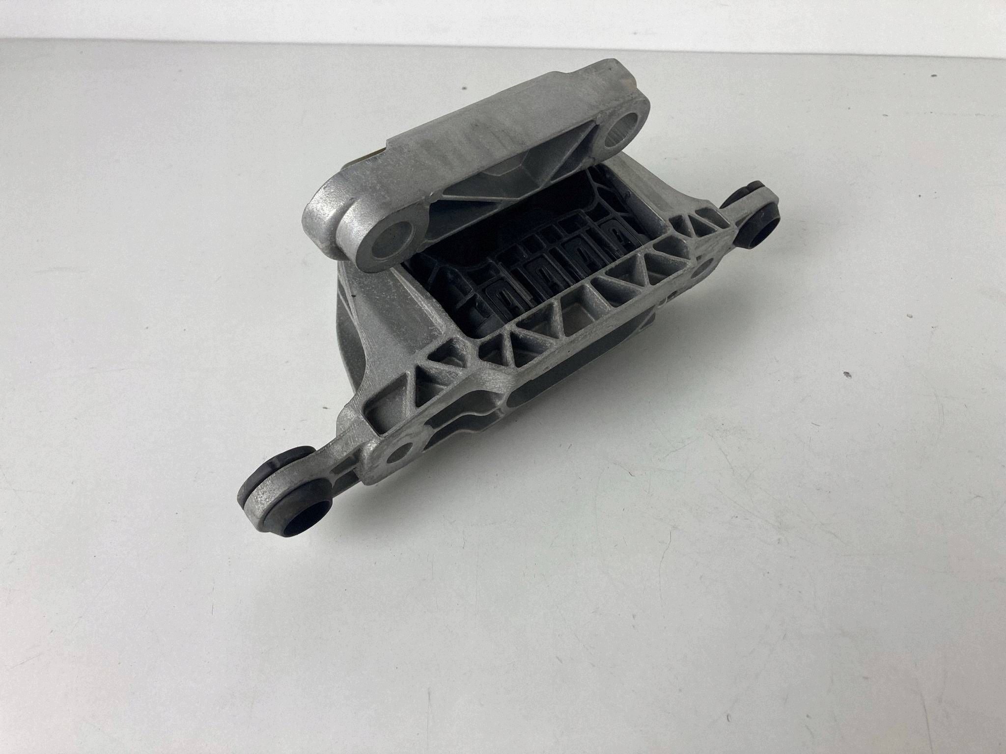 INSIGNIA B 2.0T petrol holder engine mount 84080173
