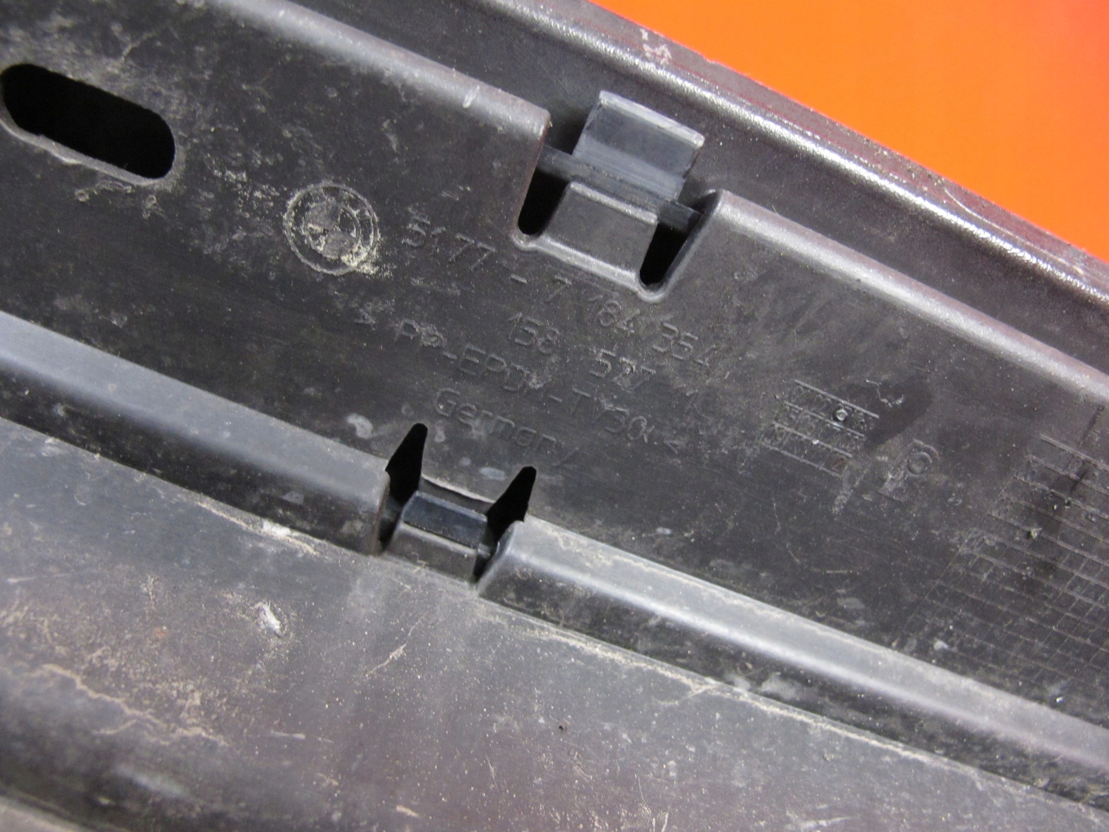 BMW and 1 E87 5D moulding cap threshold right 668/9