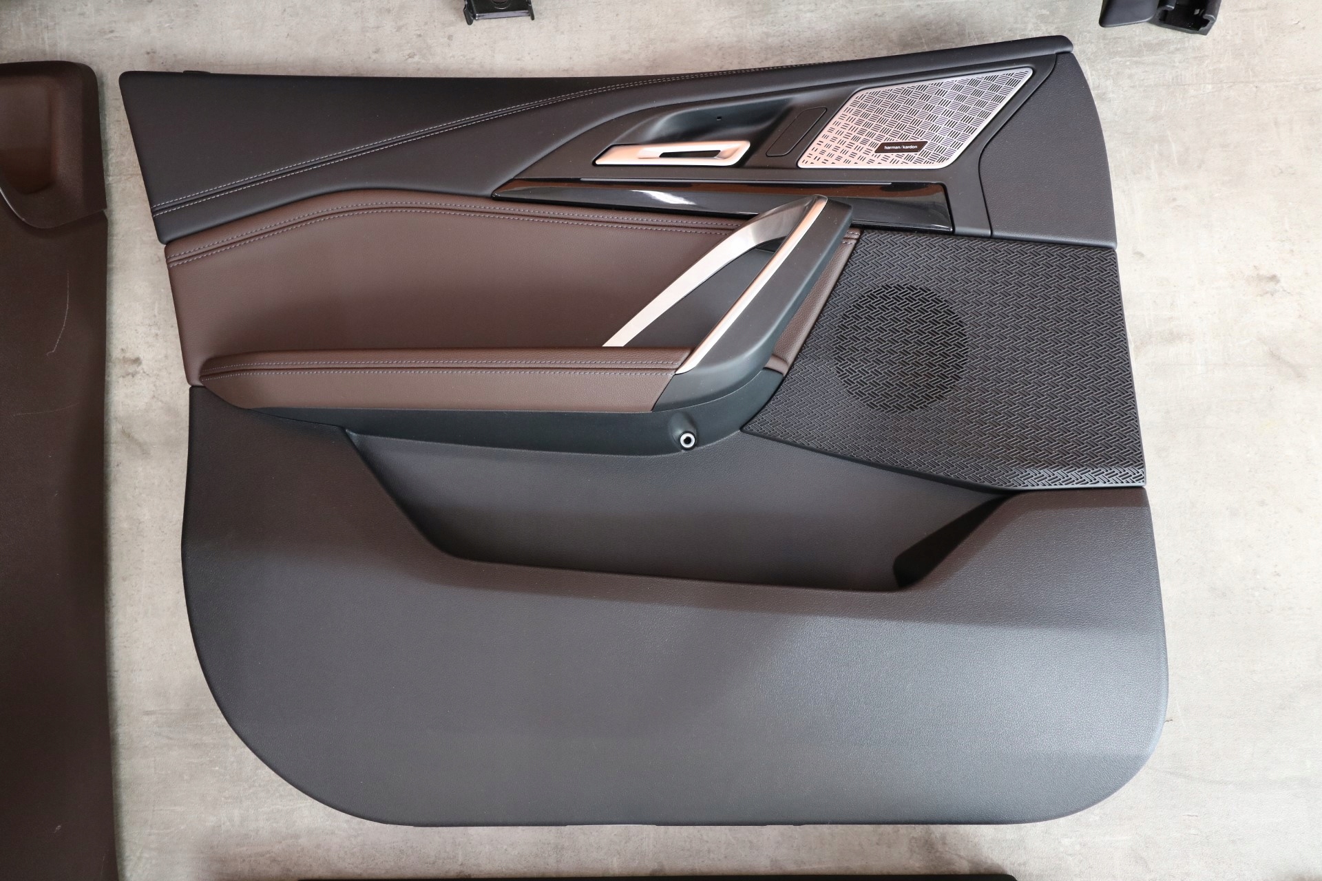 BMW X1 U11 inner seats side TUNEL leather VERNASCA MOKKA ANGLIK