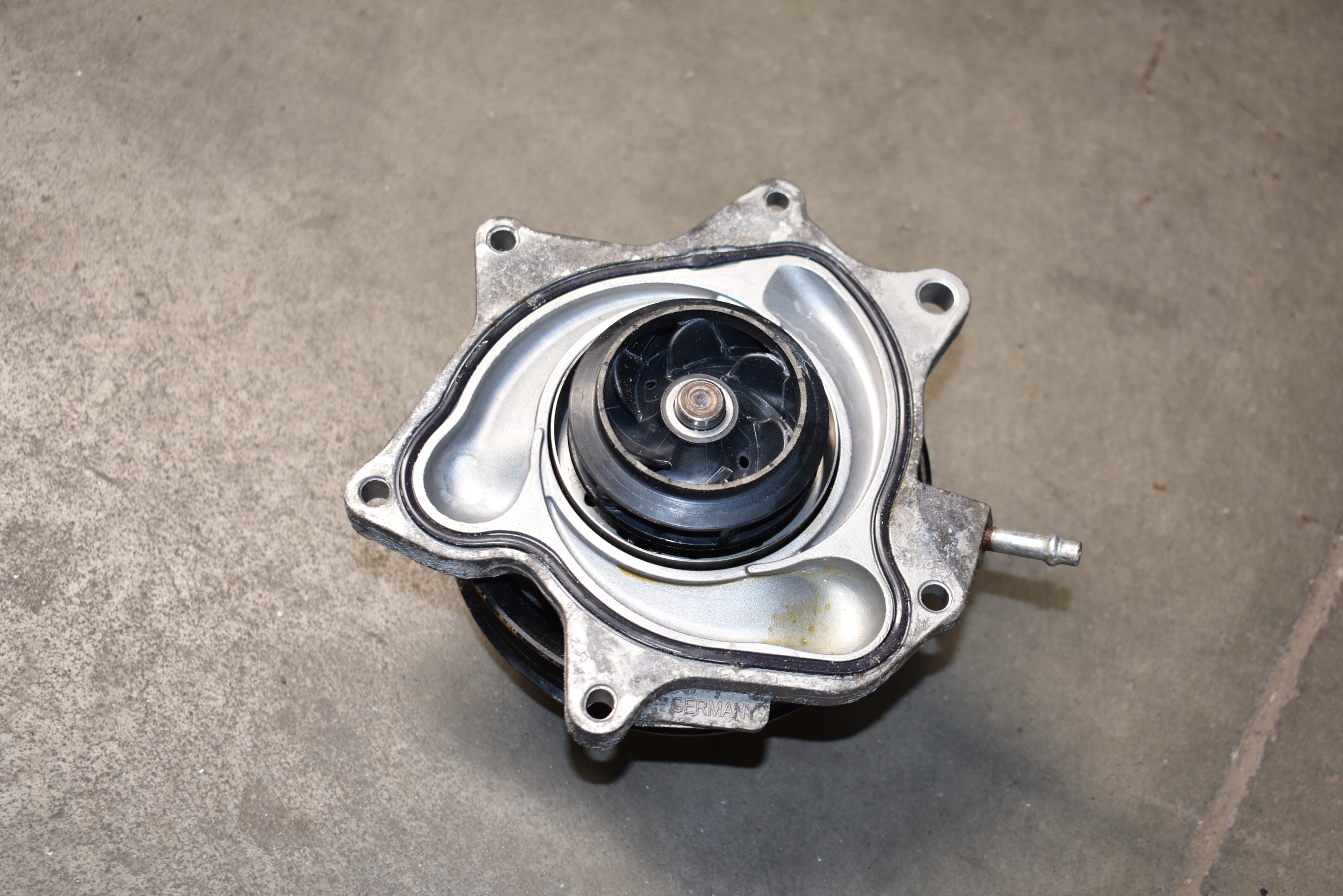 IDEALNA pump WODNA PORSCHE 718 982 DDP 1