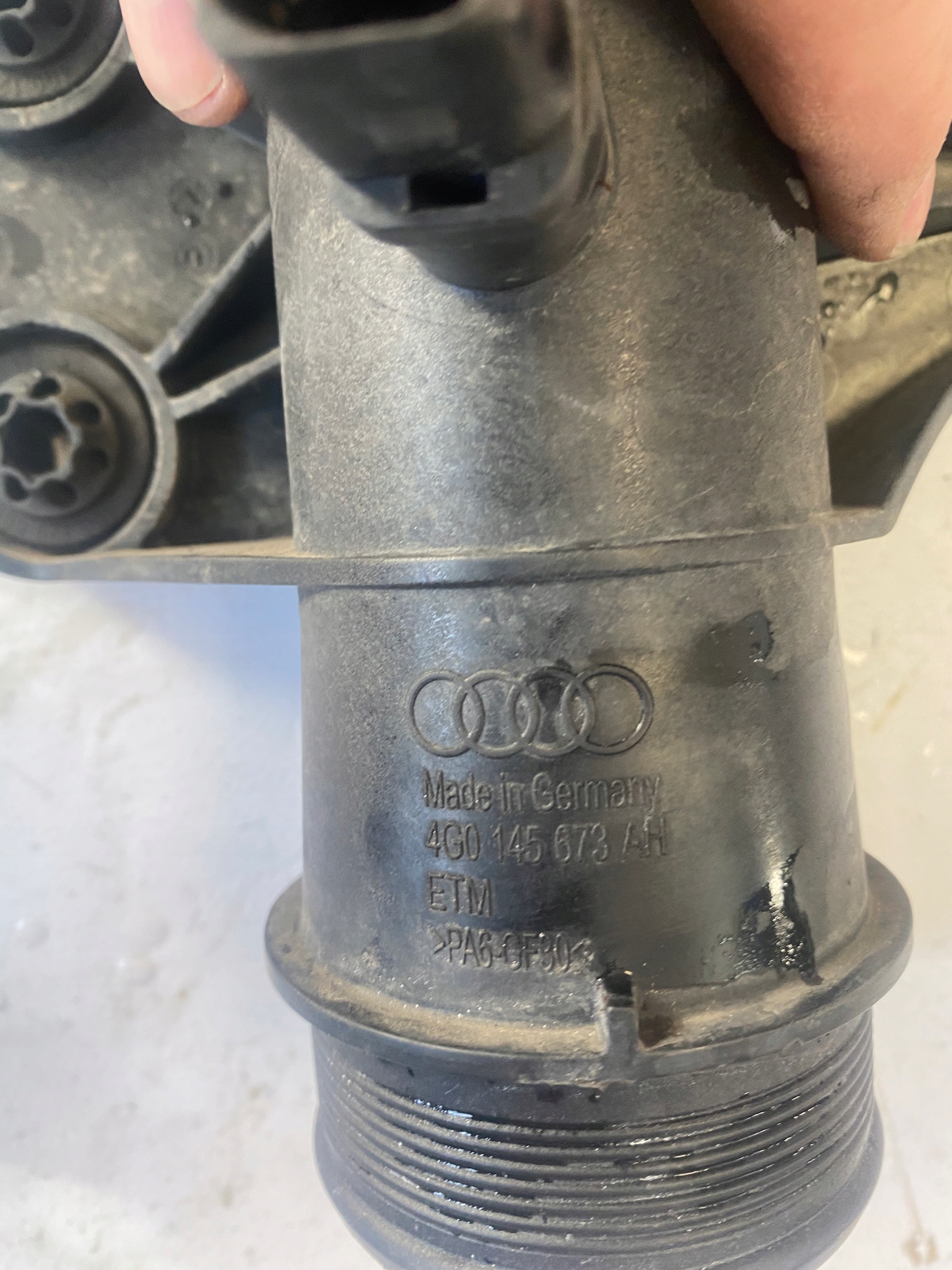 PRZE-PŁYWKA AUDI A6 C7 4G0145673 AH org Numer katalogowy części 4G0145673AH 0