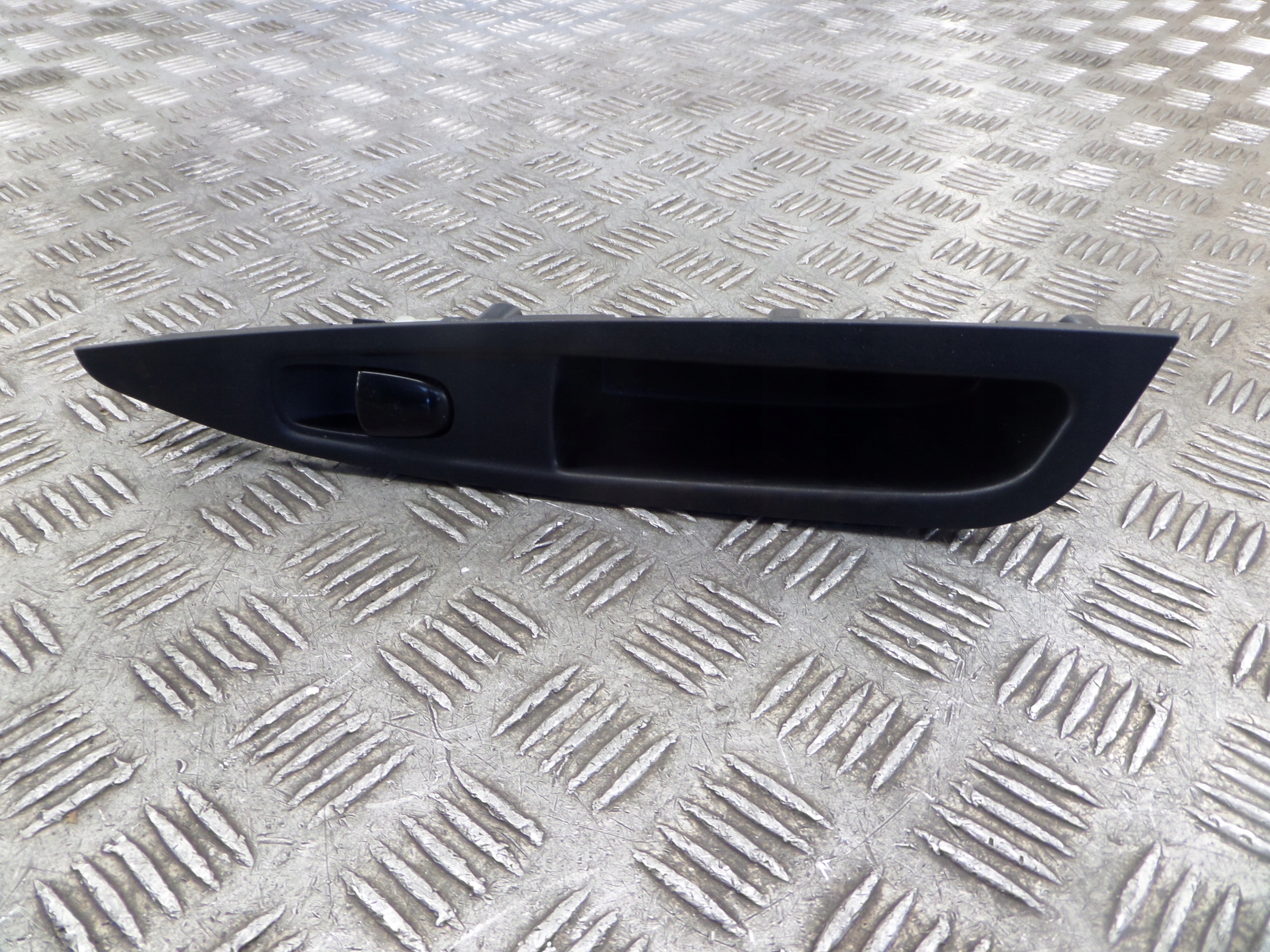 NISSAN QASHQAI J11 PANEL Vitre P.Arrière 829604EA0AX