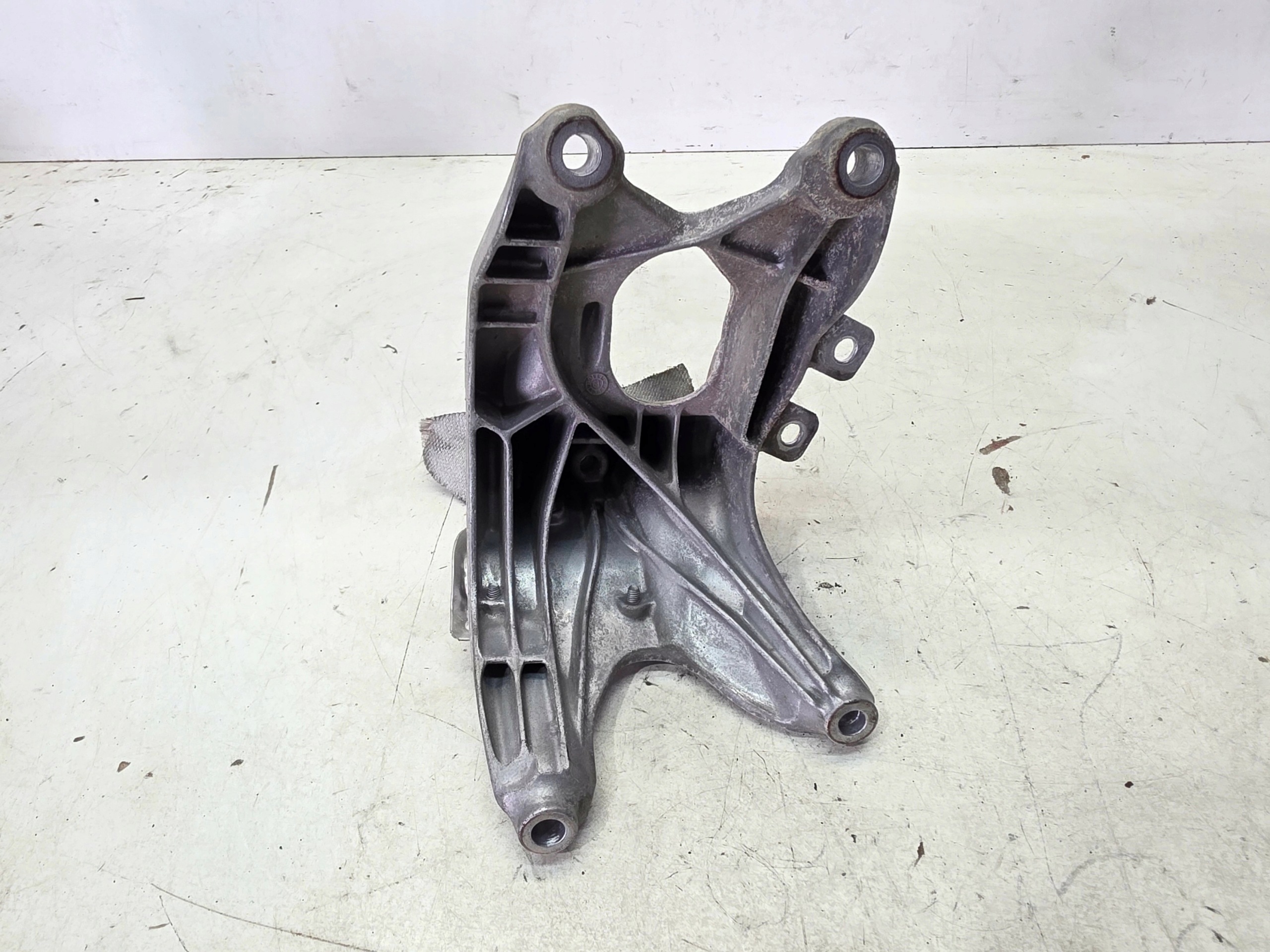 holder engine mount right AUDI A4 B9 A5 8W 2.0 TFSI 4M0199308BL