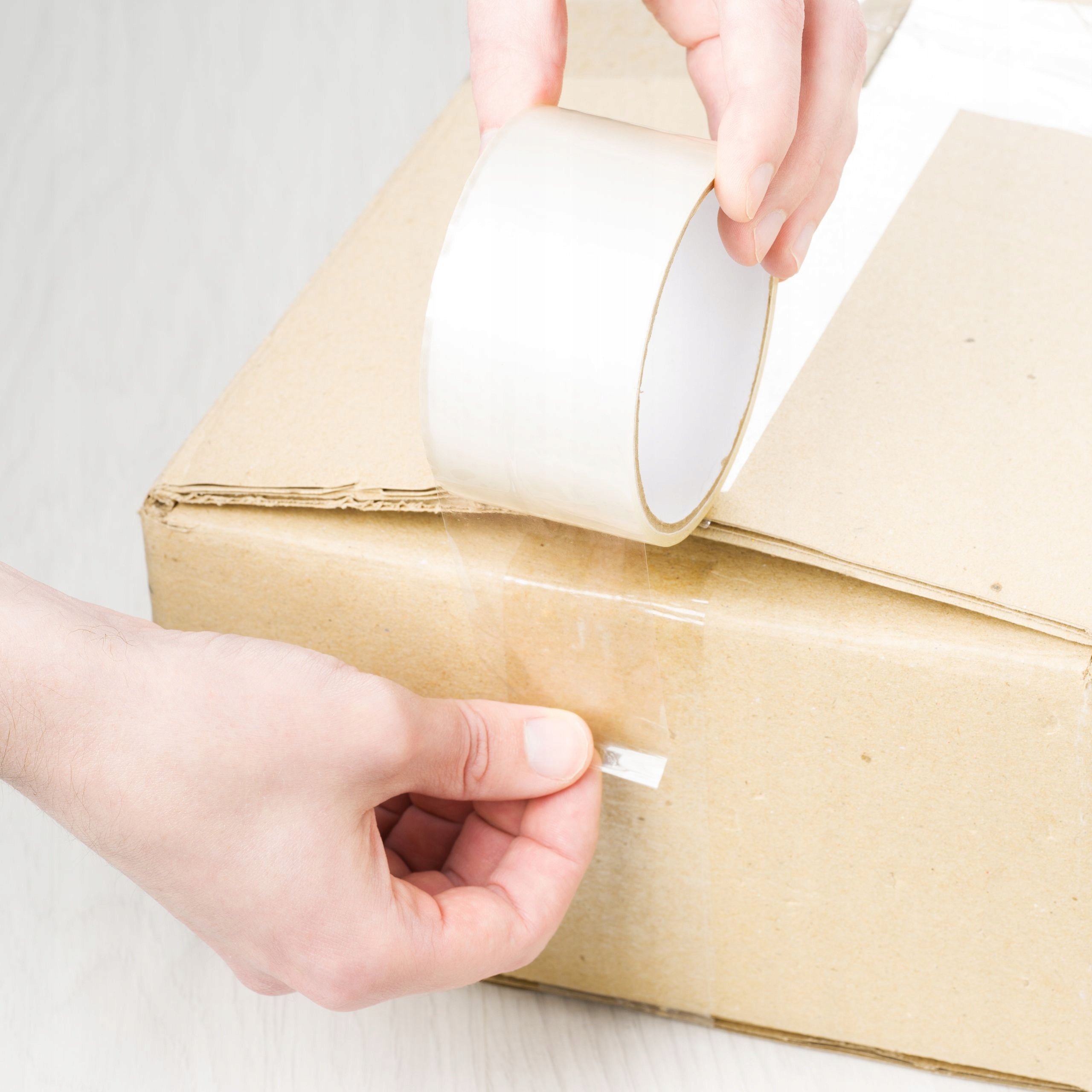 TAŚMA PAKOWA klejąca przezroczysta szeroka mocna 45mm/100y do pakowania Kolor przezroczysta