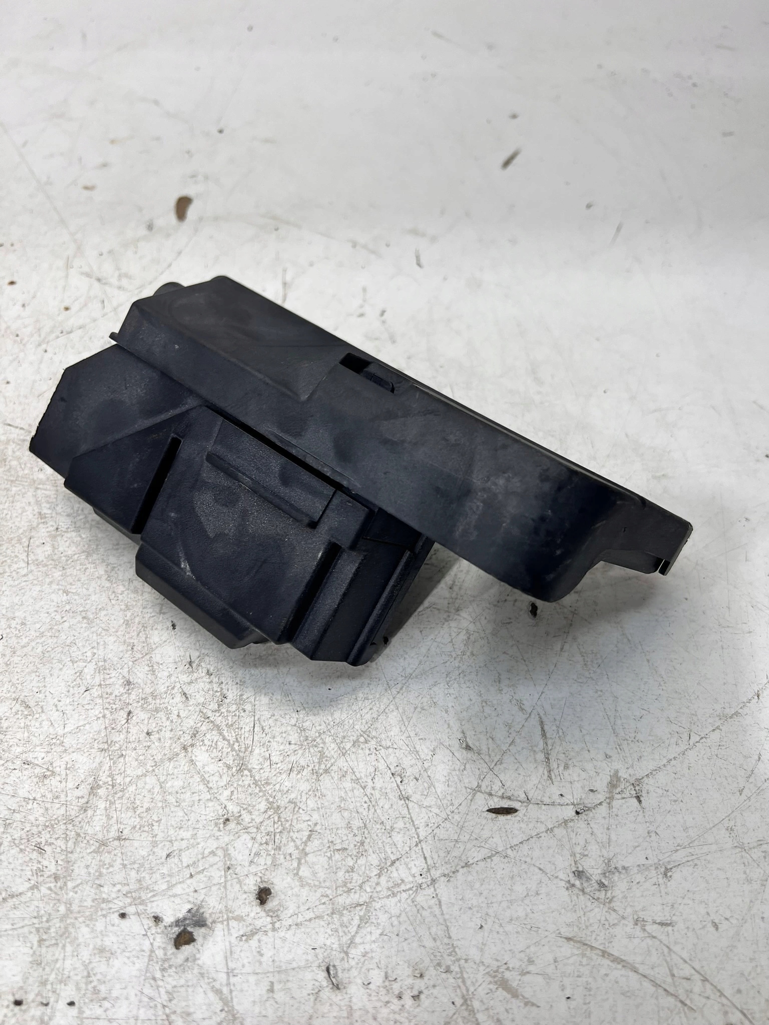 Klemme plus AUDI A4 B9 A5 8W0915459E