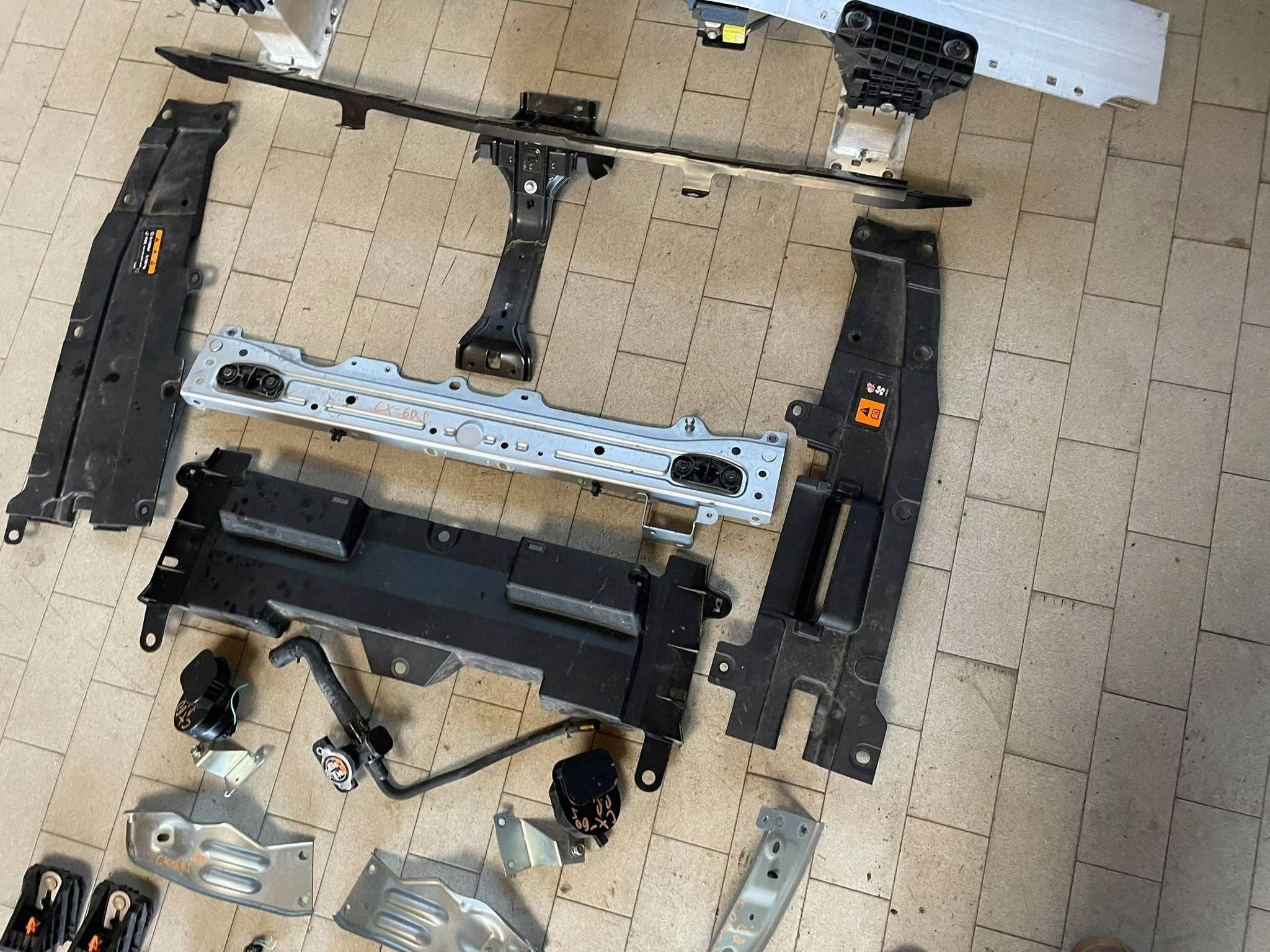 radiators complete pillar sider Komplet Mazda CX-60 PX2815P10 nr S