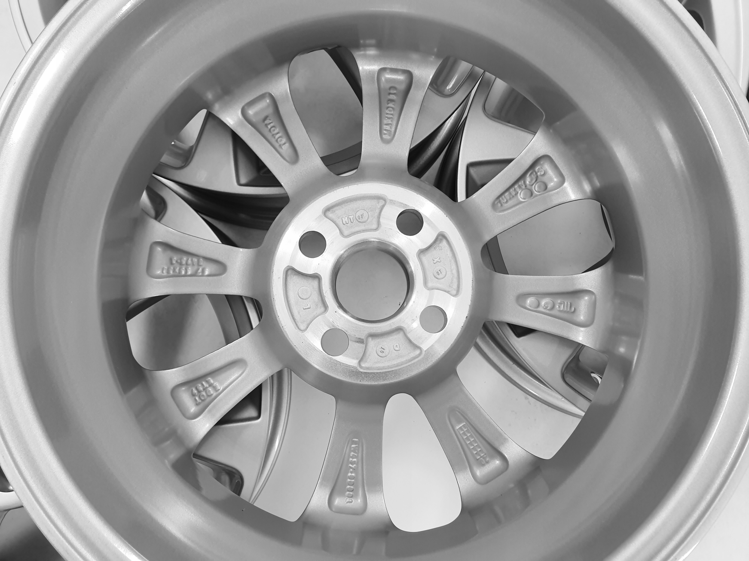 NOWE ORYGINALNE ALUFELGI TOYOTA 15 Yaris III 5JX15 ET39 PW457-0D001 Otwór centralny (mm) 54,1