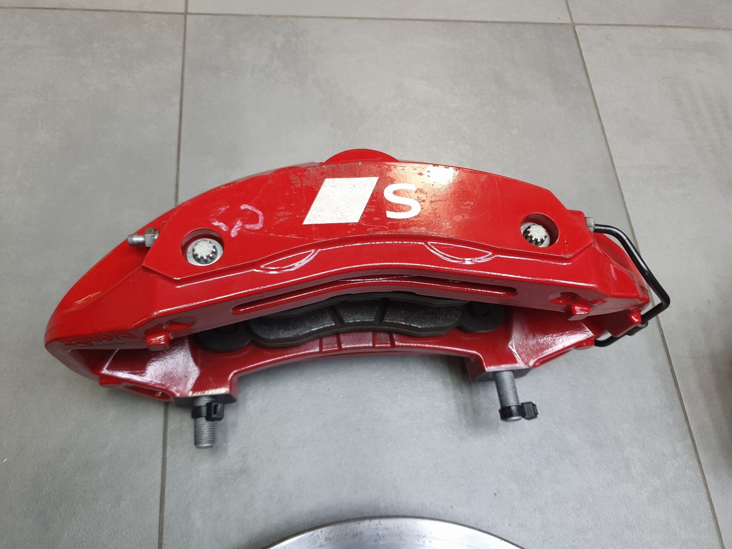 Audi SQ6 e-tron montaggio tarcz e zaciskow freno 95C615301H 95C615601A
