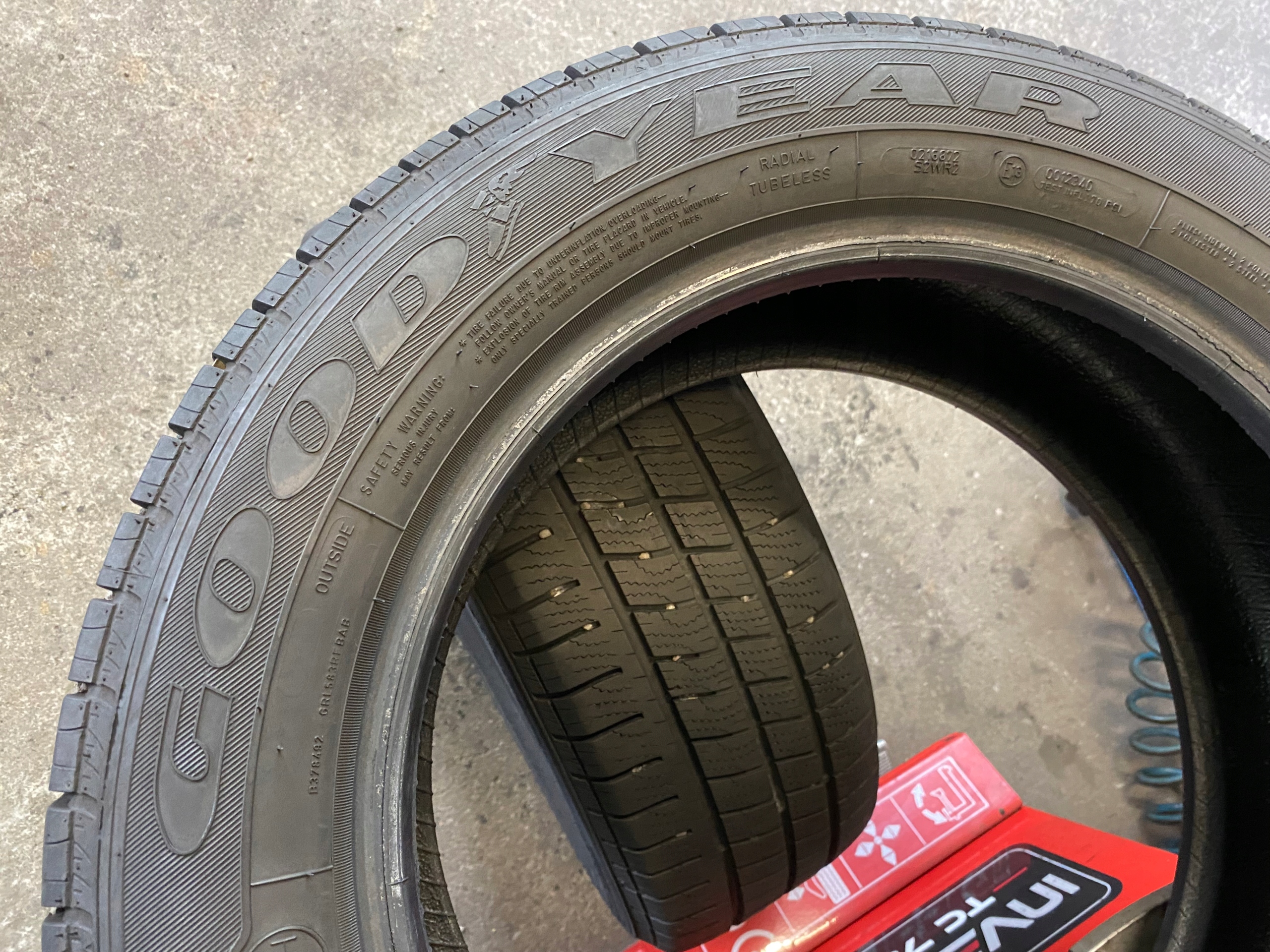 2 tyres CALOROCZNE 215/60R17C Goodyear Cargo Vector 2 8mm