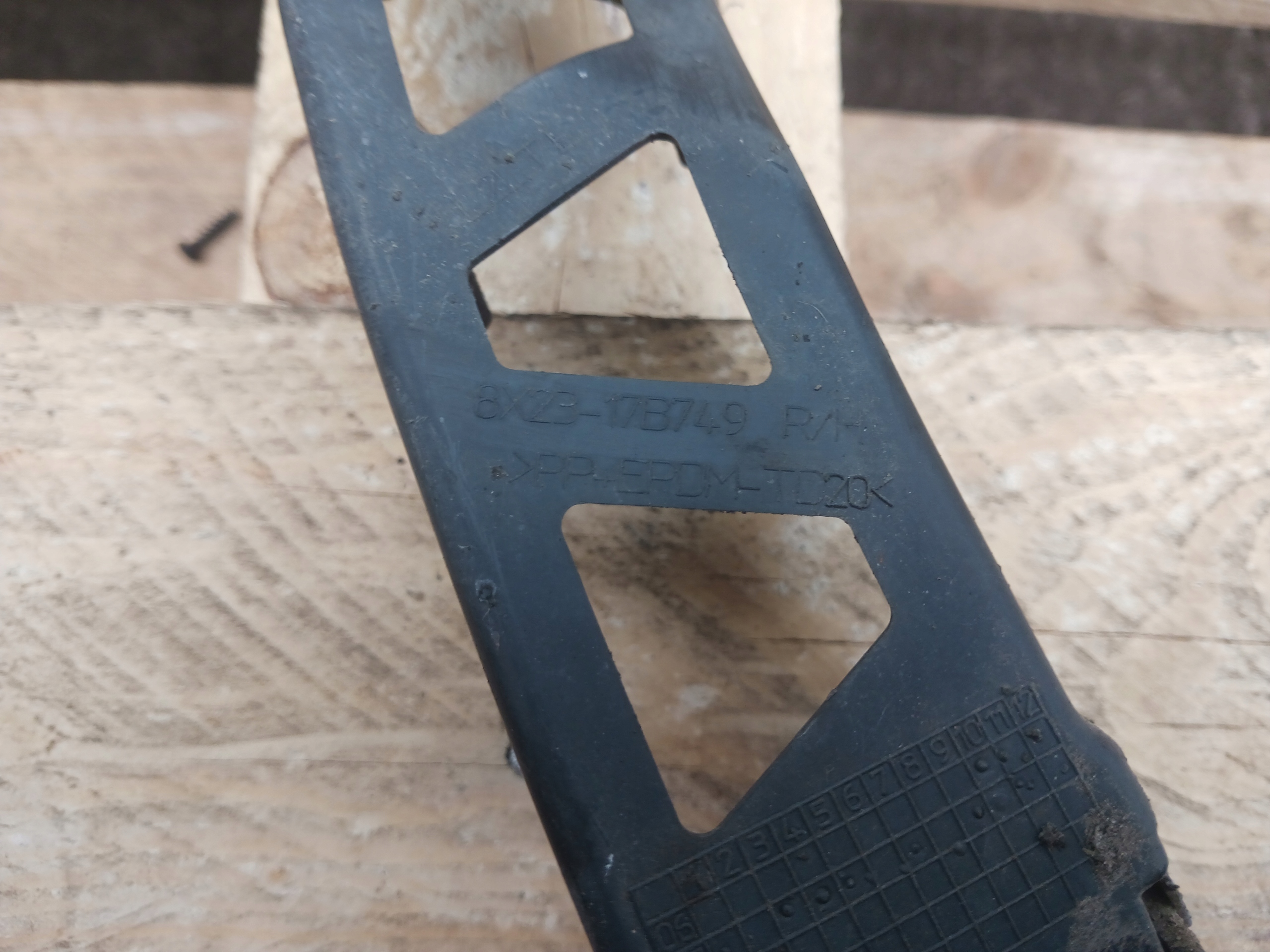 bumper bracket right front JAGUAR XF 8X23-17B749