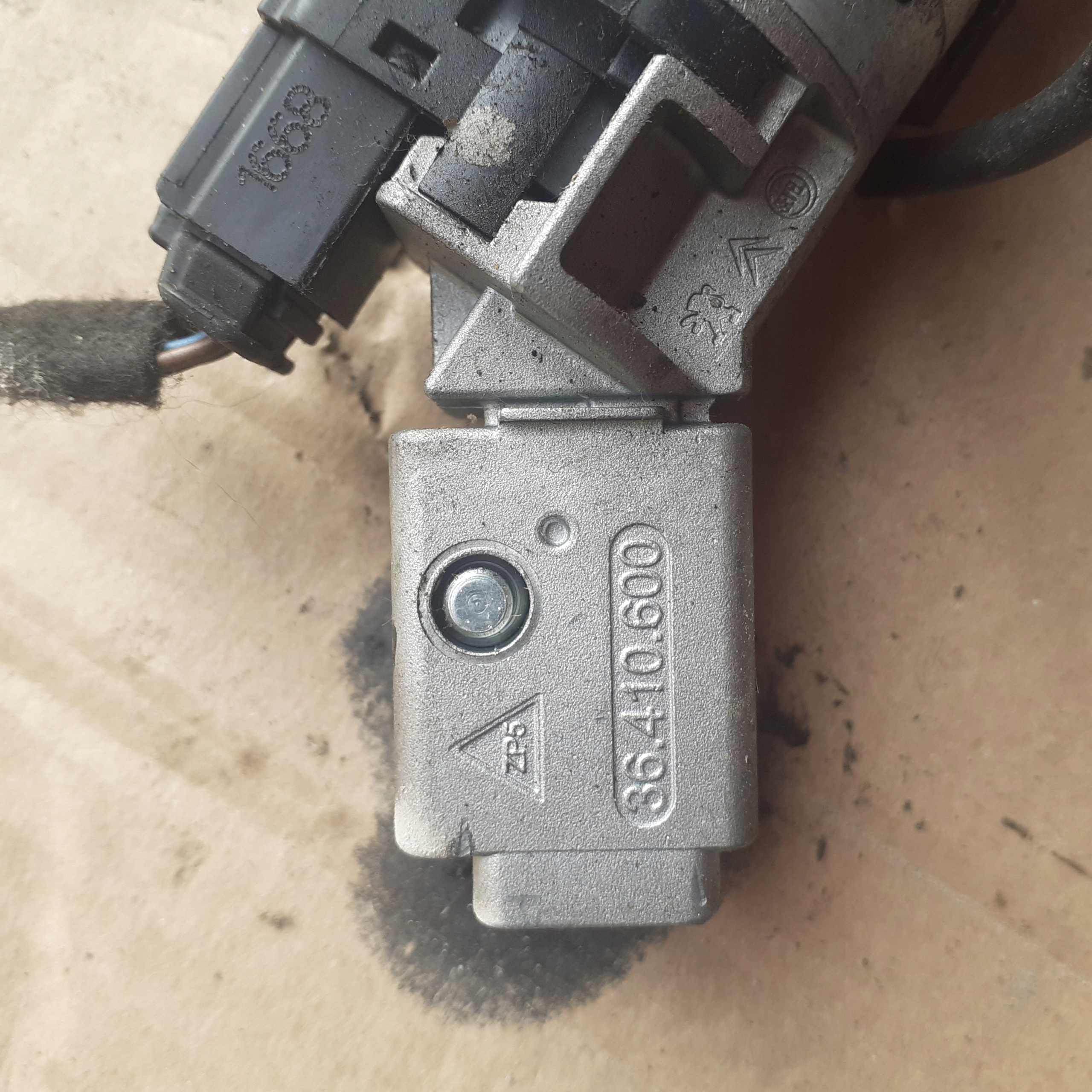 ignition key CITROEN C4 PICASSO and 06-13 R. 9663123380