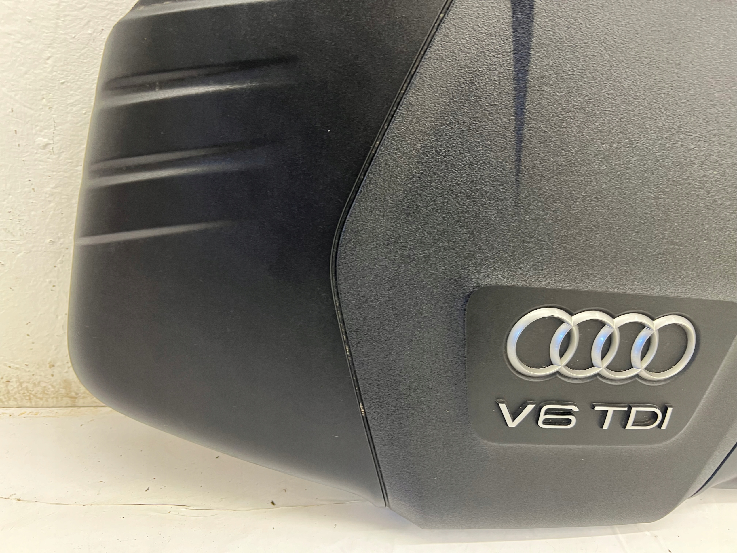 AUDI A5 A8 D4 A7 A6 C7 3.0 TDI cover engine housing cover upper CALA original