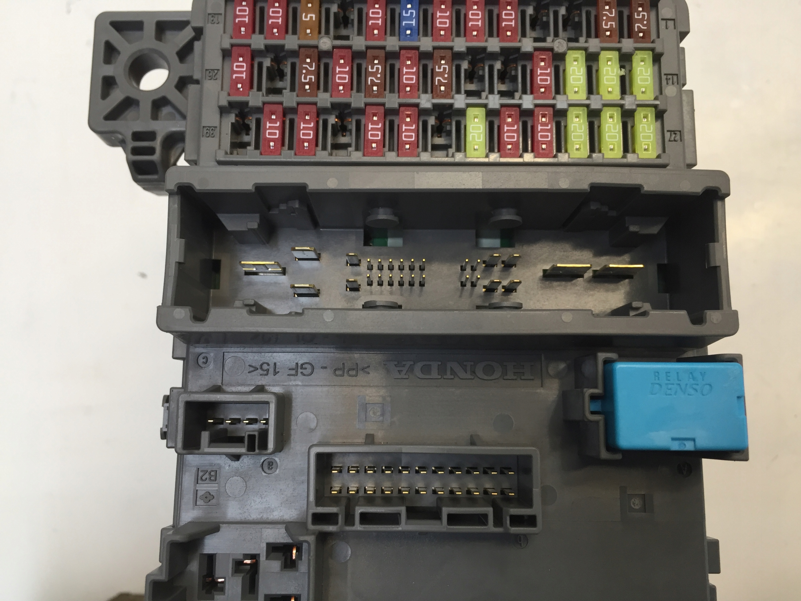 HONDA JAZZ V 2021 MODUŁ BSI SKRZYNKA BEZPIECZNIKÓW Typ samochodu Samochody osobowe