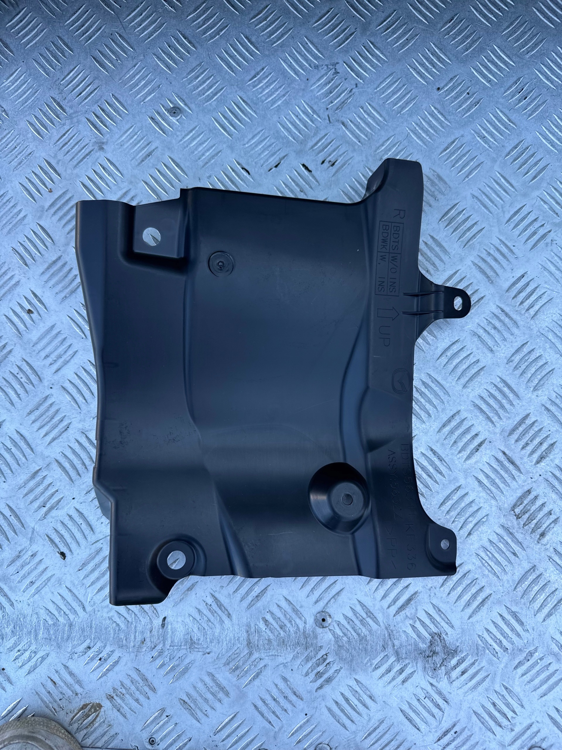 Mazda CX30 19- motorburkolat jobb BDTS56341