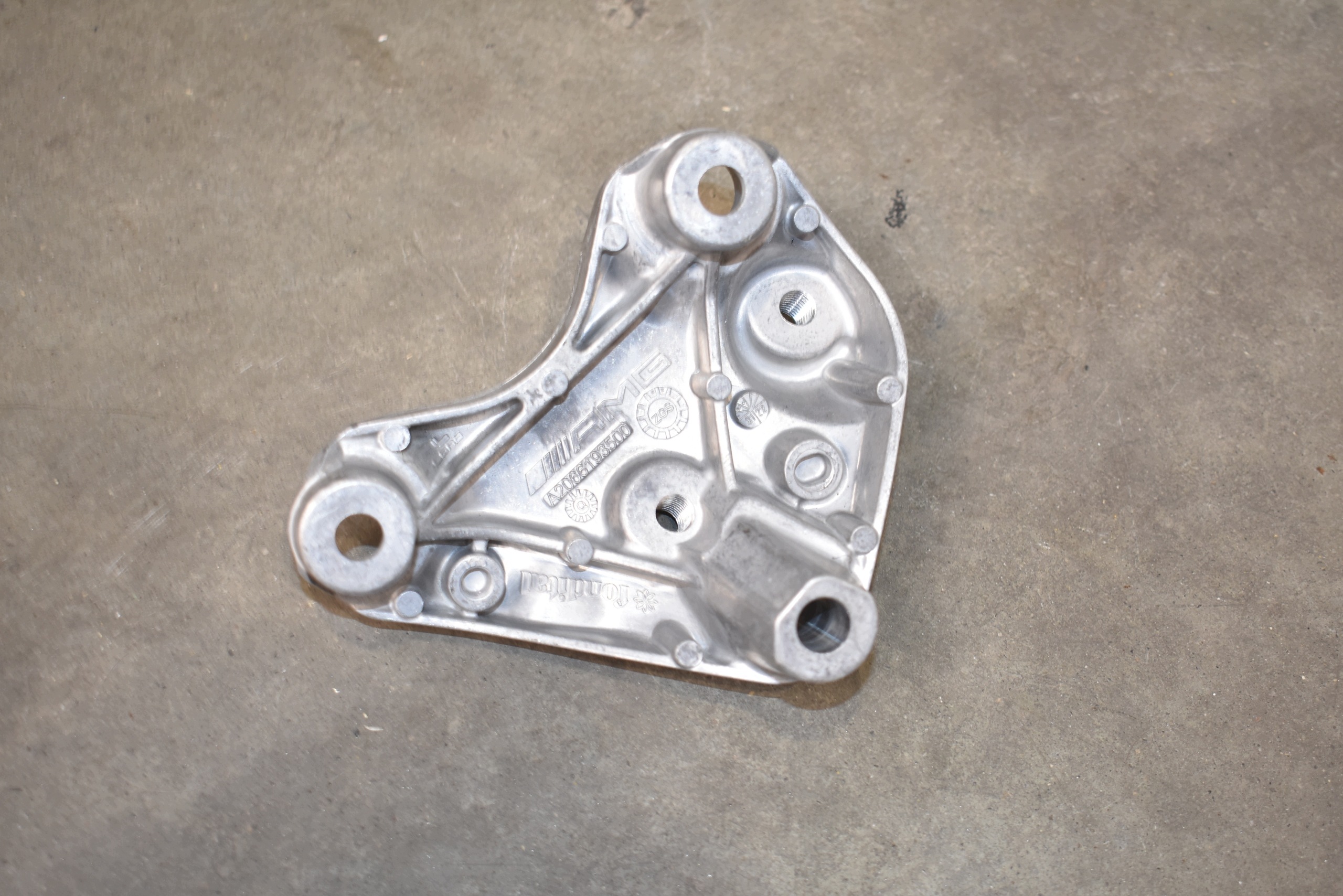 IDEALNY bracket holder left AMG MERCEDES W206 1