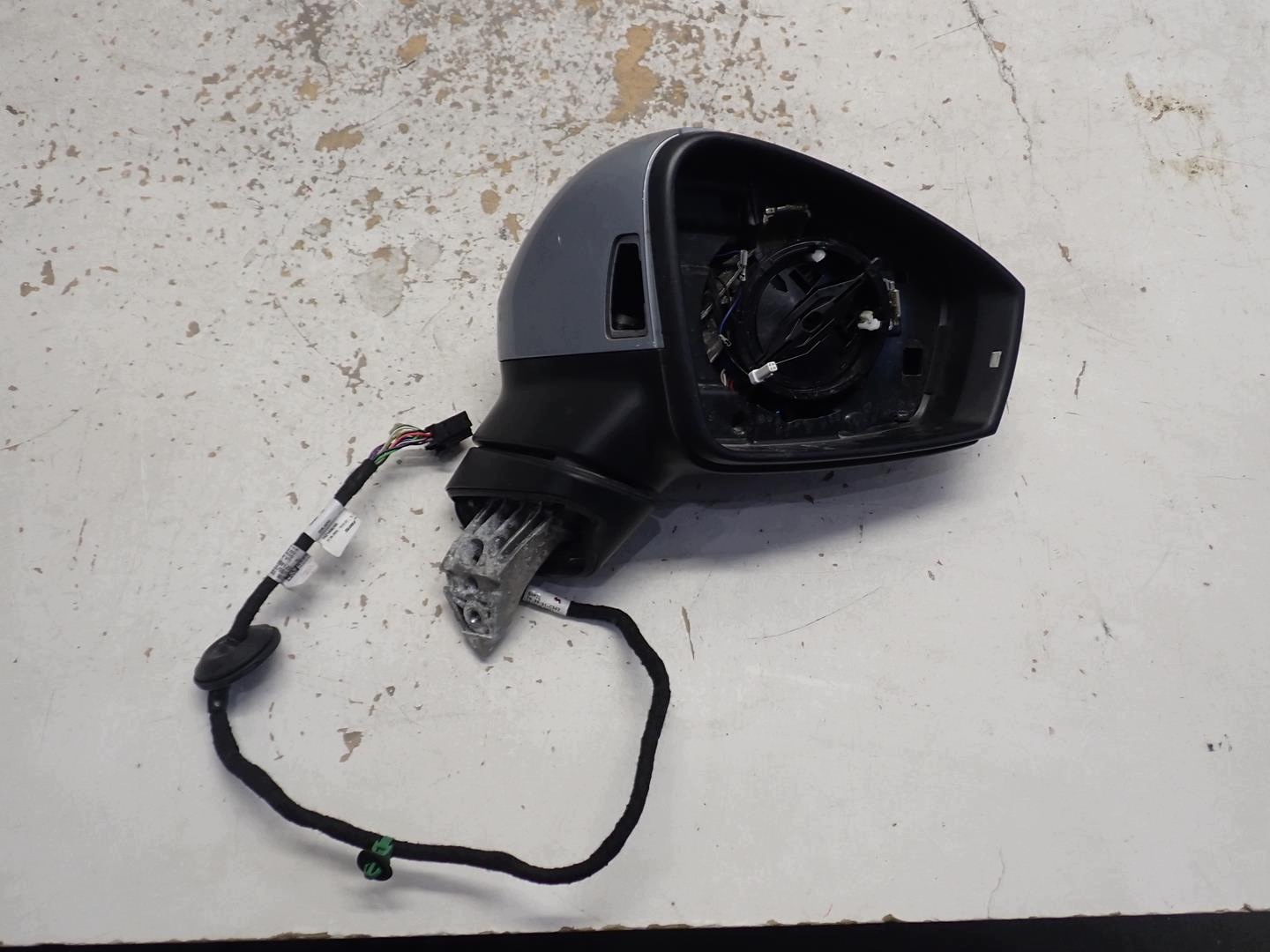 mirror right VW TOUAREG III 2018- 17PIN 561857502DF