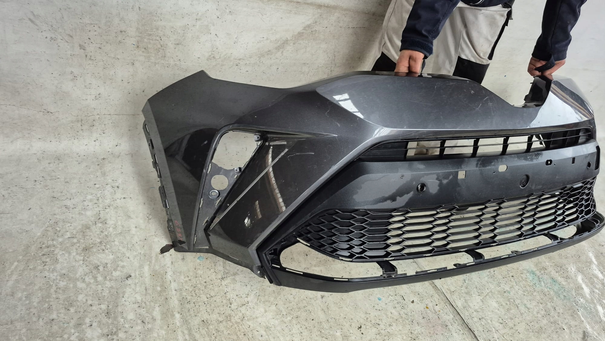 TOYOTA C-HR and 1 LIFT 19-23 bumper front front PDC