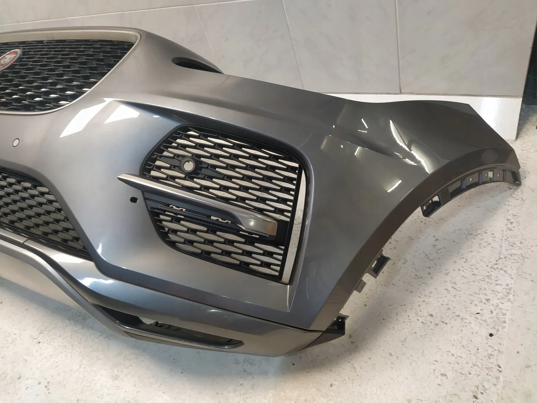 JAGUAR E-PACE X540 LIFT bumper front front 4XPDC RADAR grill logo