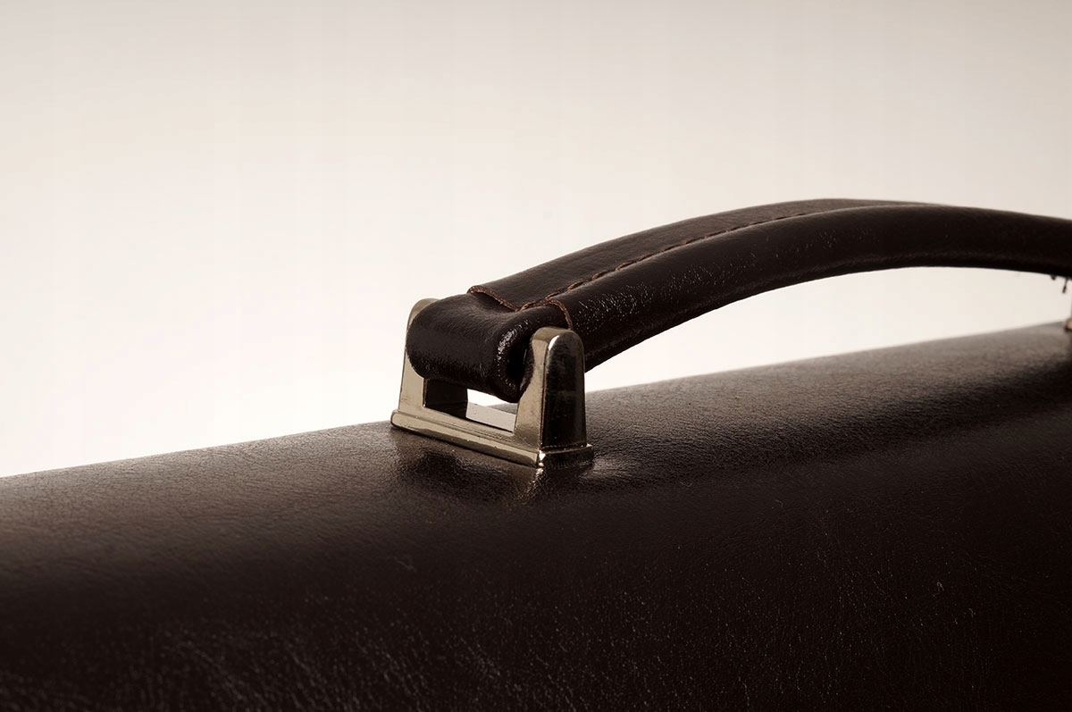 AKTÓWKA TECZKA NA DOKUMENTY SOLOME OSAKA SKÓRZANA Kolor okuć srebrny