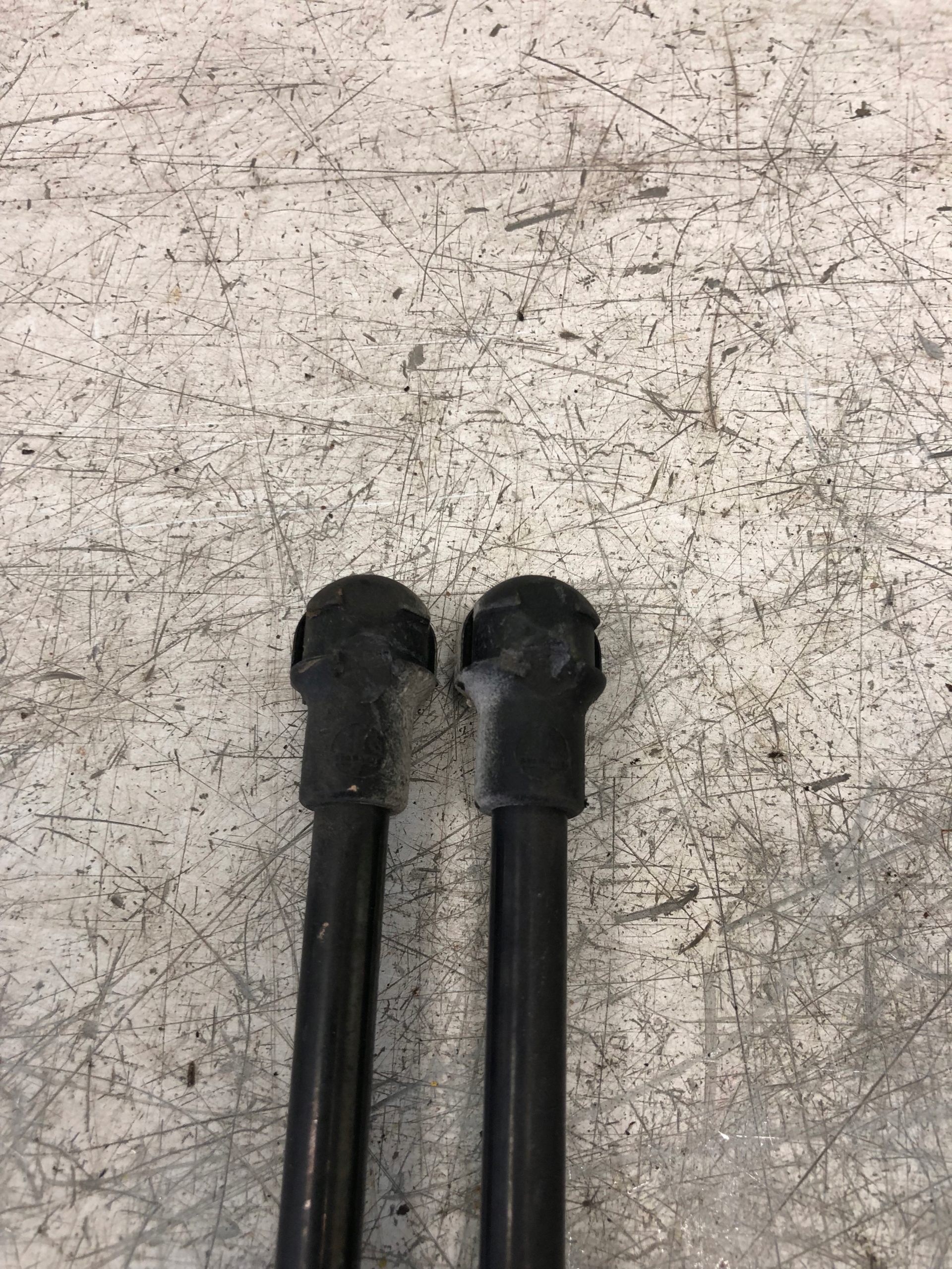 SILOWNIKI bonnet boot VW GOLF IV 1J6827550