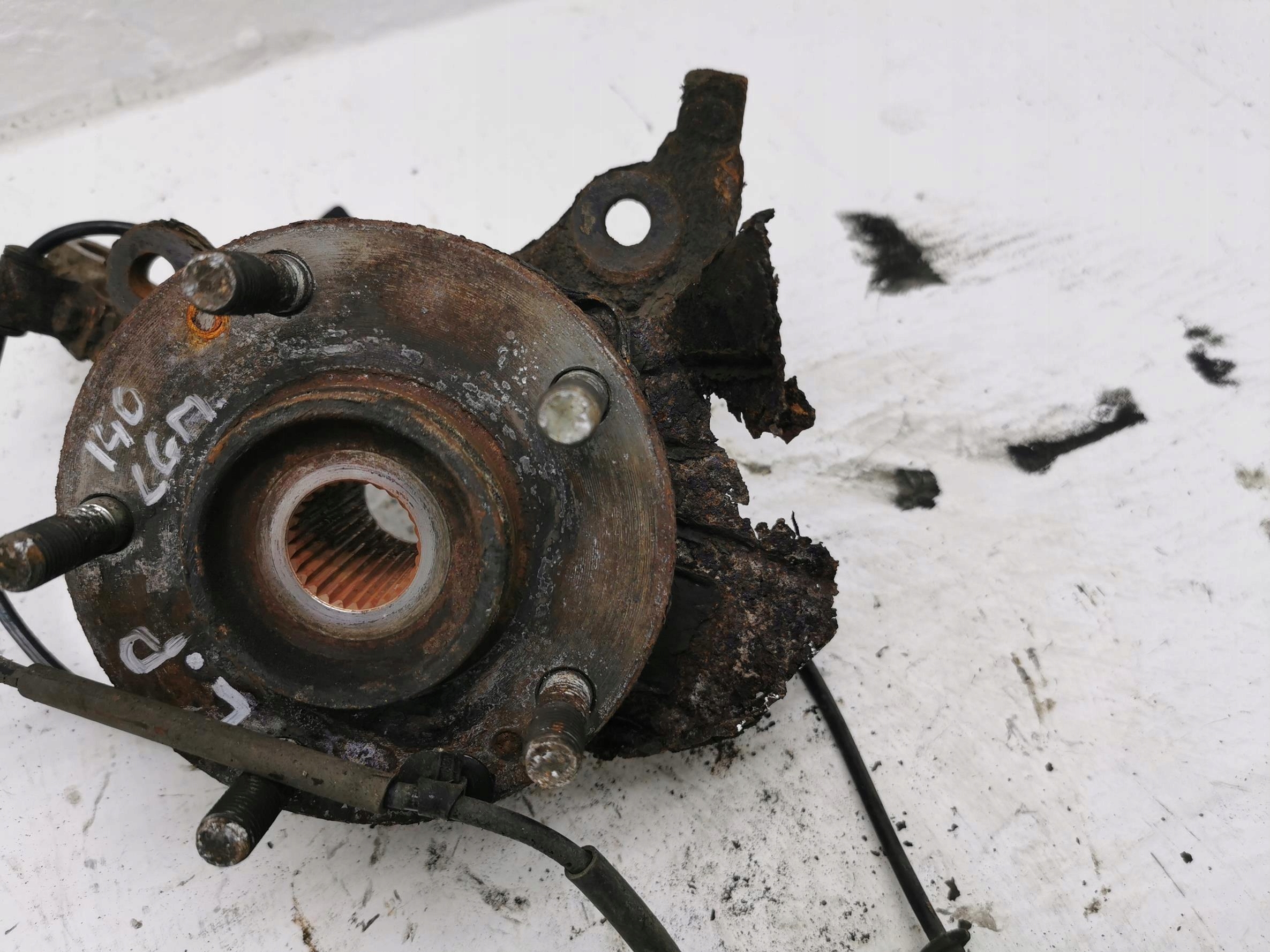 otoč čepu levý předek HYUNDAI I40 1.7 CRDi