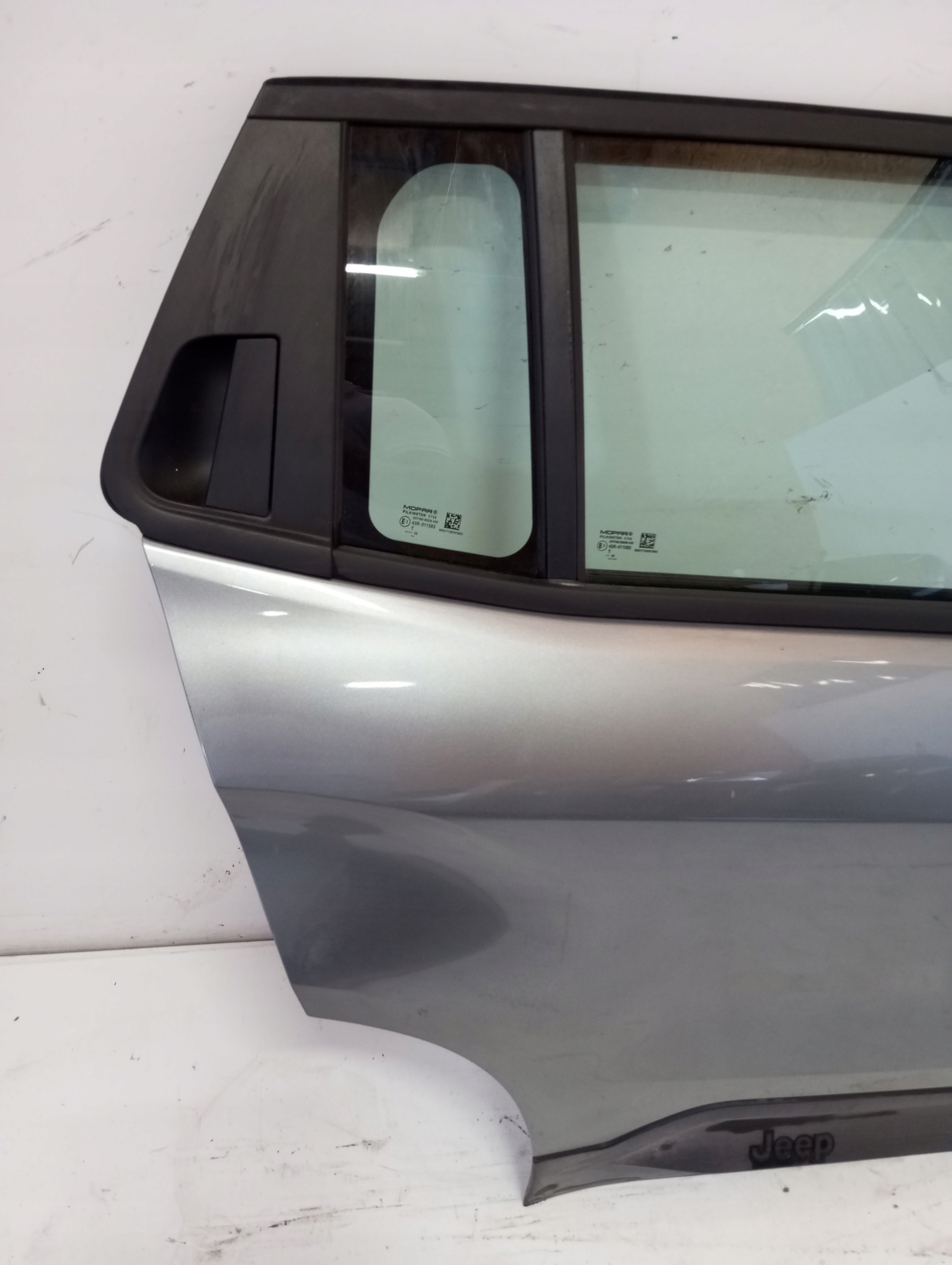 door right rear. JEEP AVENGER 23R