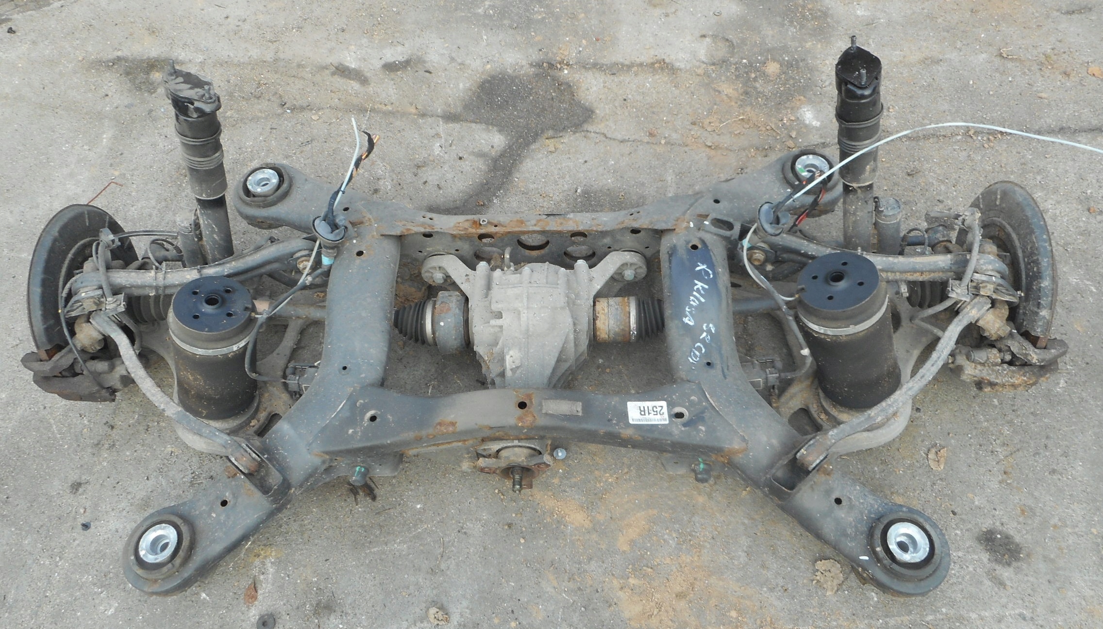 Mercedes R W251 07r belka zawieszenia tylna tył KOMPLET