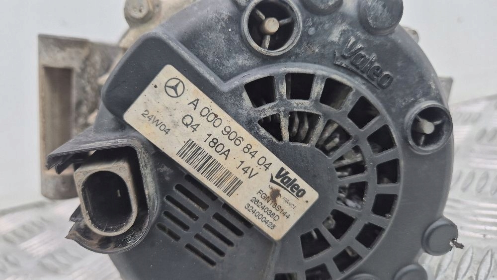 Mercedes Sprinter W907 W910 651.958 Alternator A0009068404