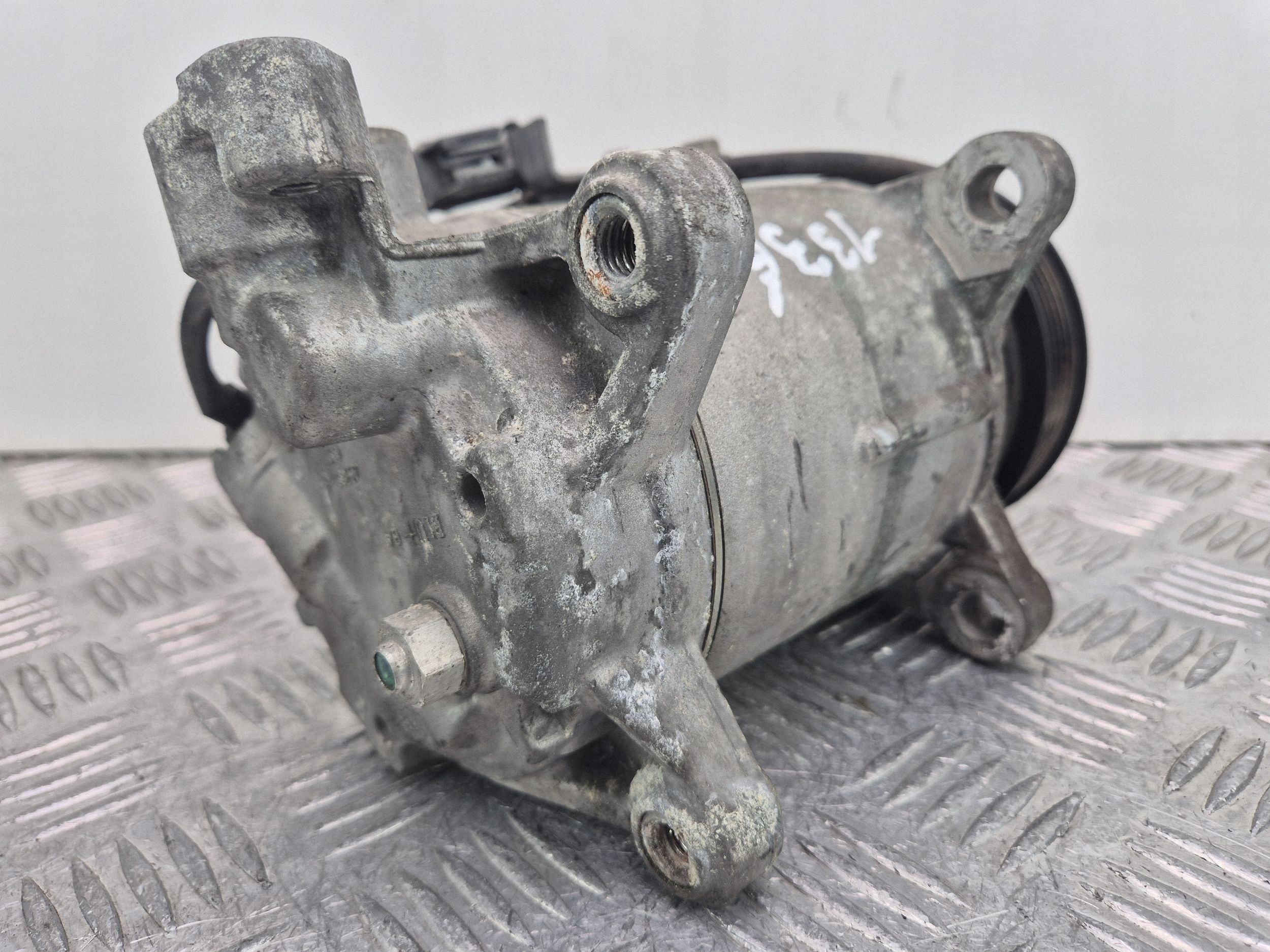 BMW 2 F46 218d klimakompressor 9295050 B47C20A