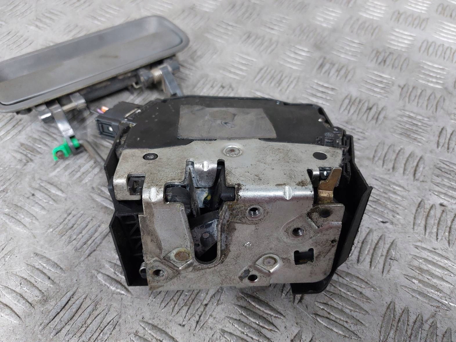 lock door right rear part + handle exterior LAND ROVER FREELANDER and