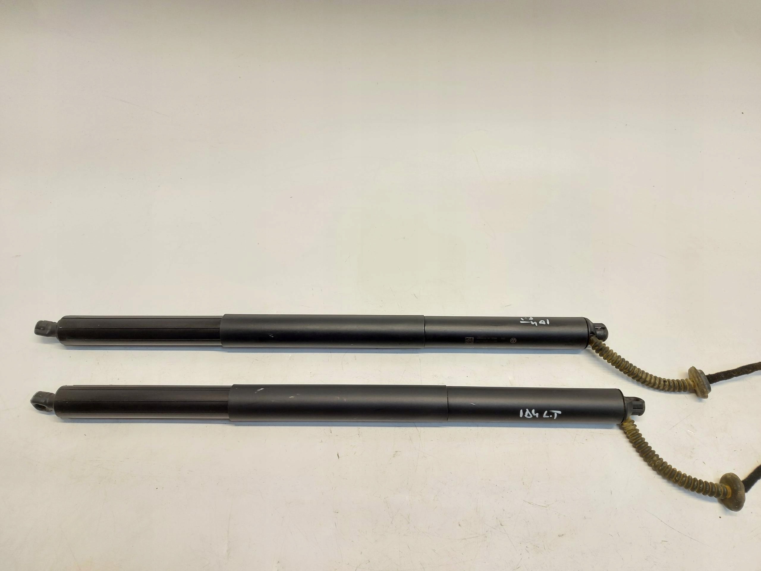 VW ID4 11A , 2024r SUV 5D damper bonnet boot komplet 11A827851C