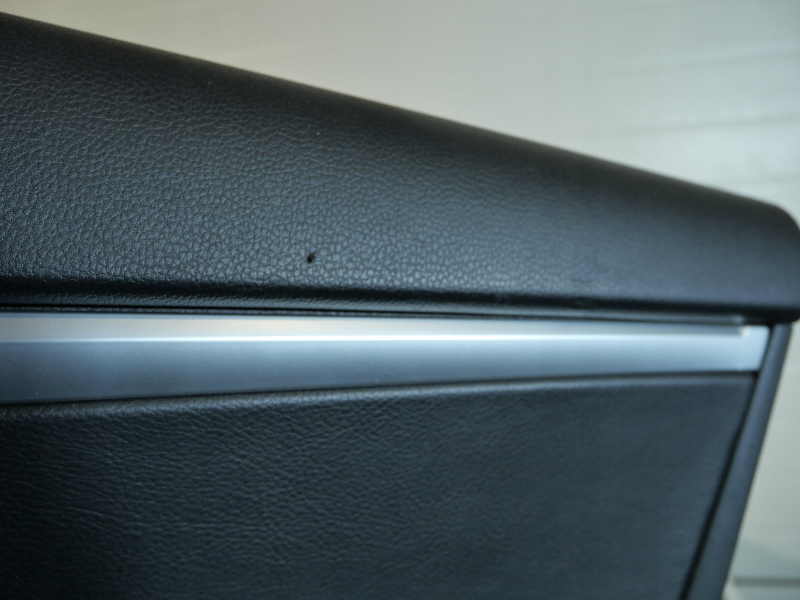 VW TIGUAN the centre side upholstery leather 4SZT