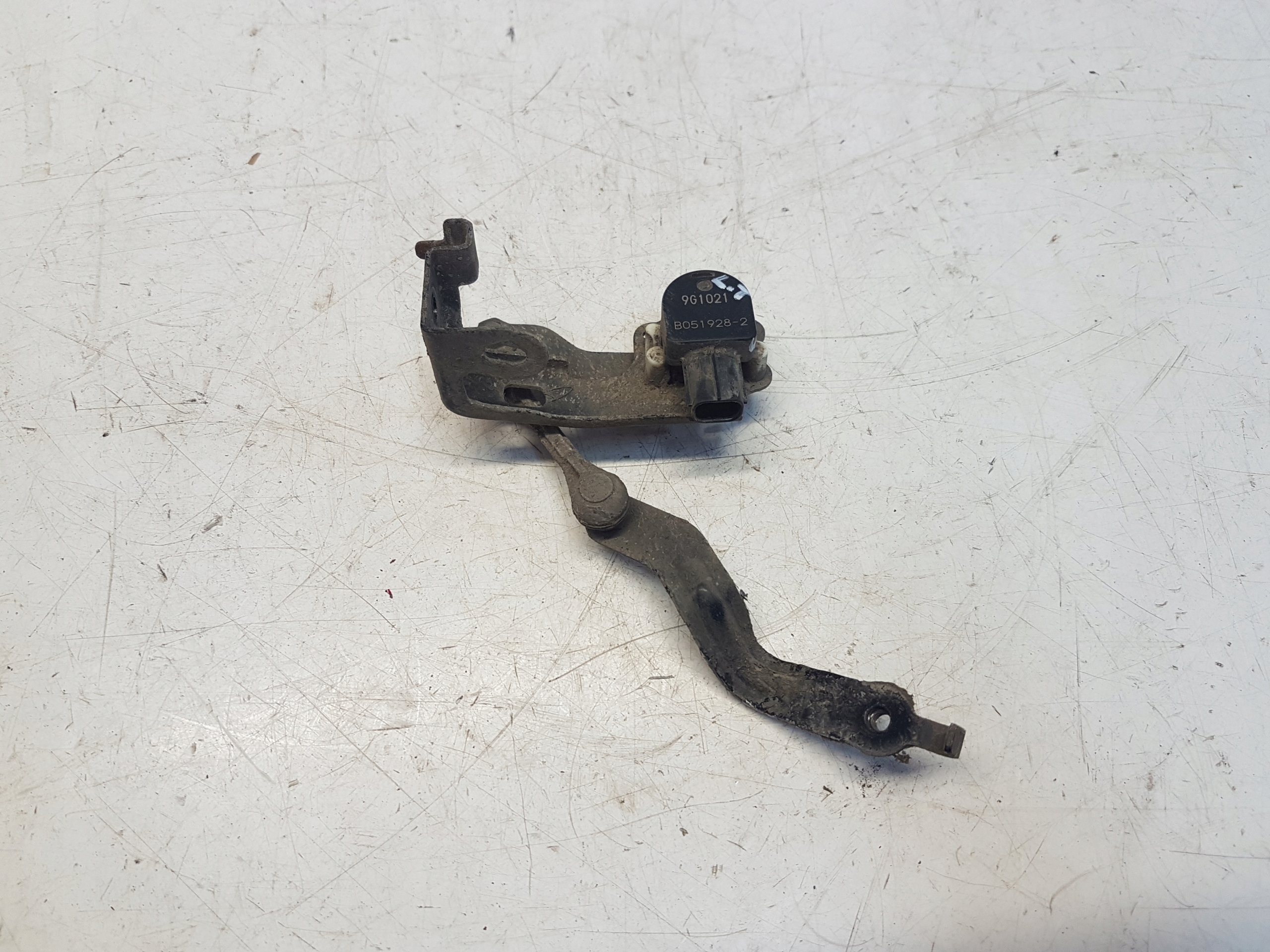 LEXUS ES300H ES VI sensor poziomowania left rear part