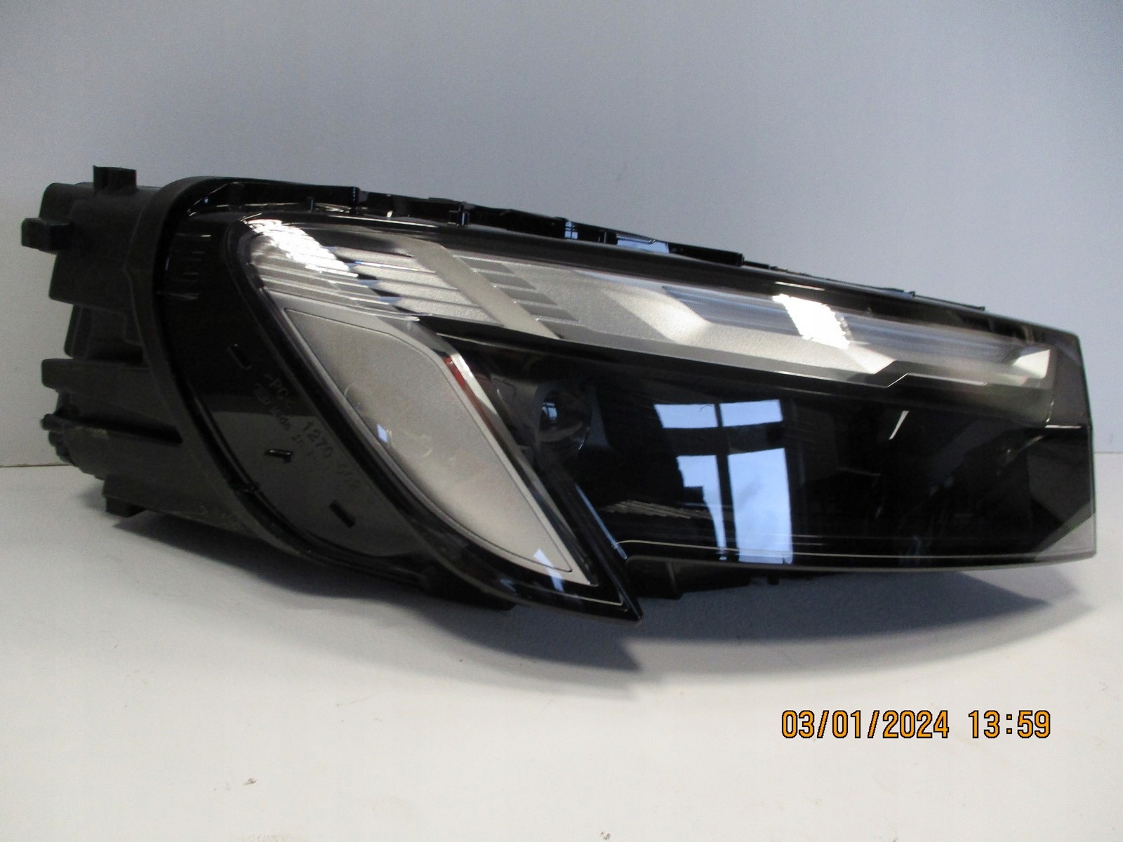 LAMPA PRAWA FULL LED AUDI Q7 4M0941012D Typ samochodu 4x4/SUV Samochody osobowe