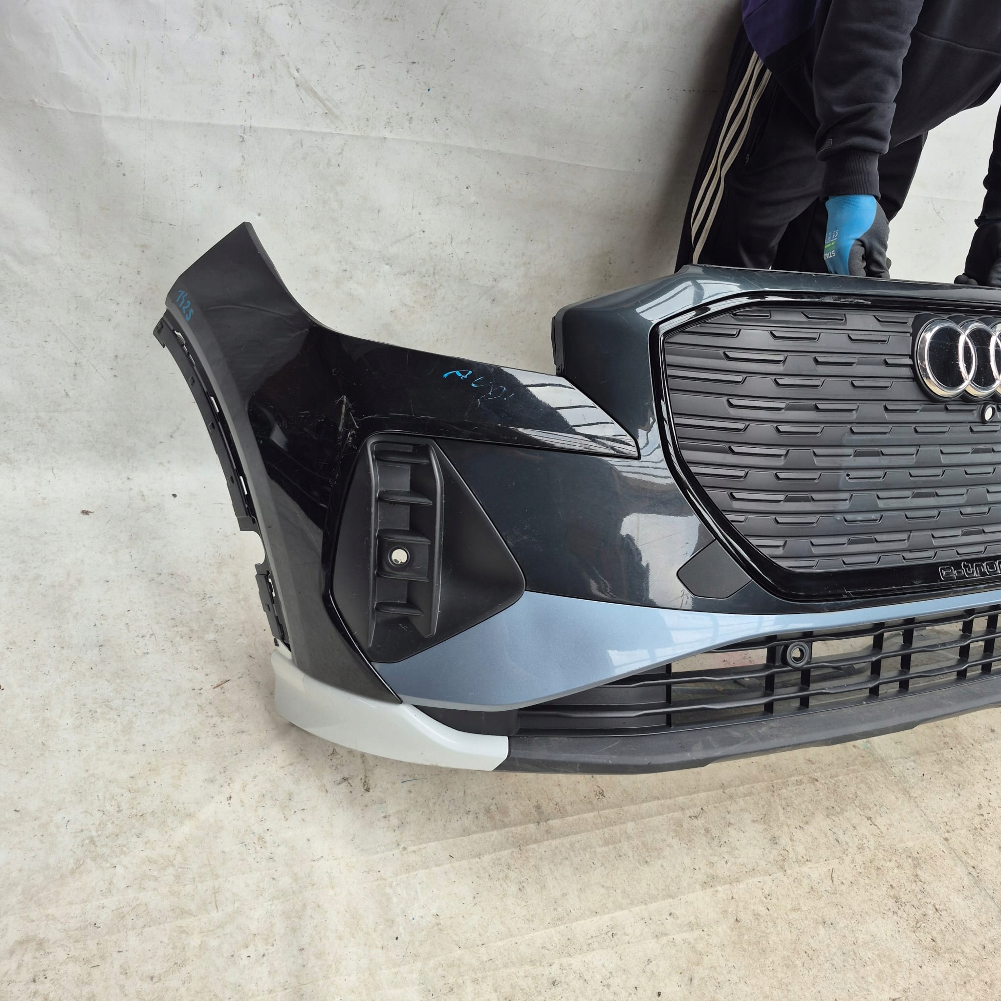 AUDI Q4 E-TRON 89A bumper front front grill SPOILER PDC