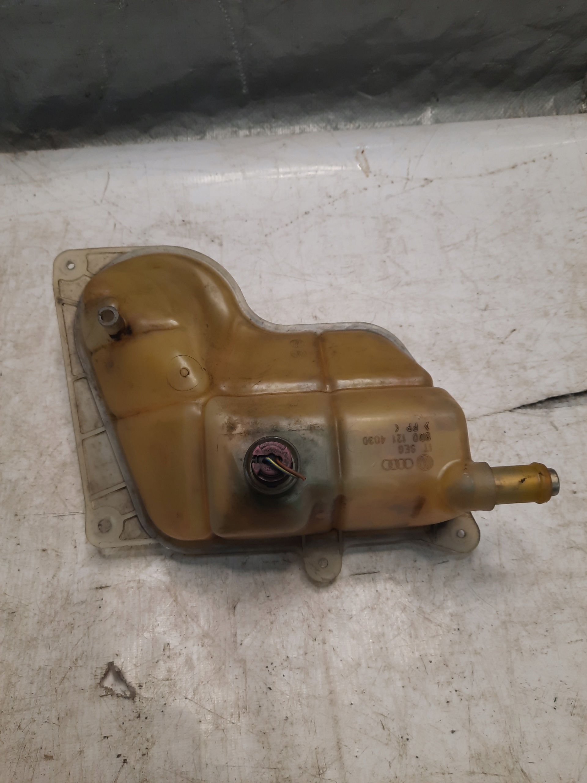 water tank AUDI A4 B5 8D0121403D