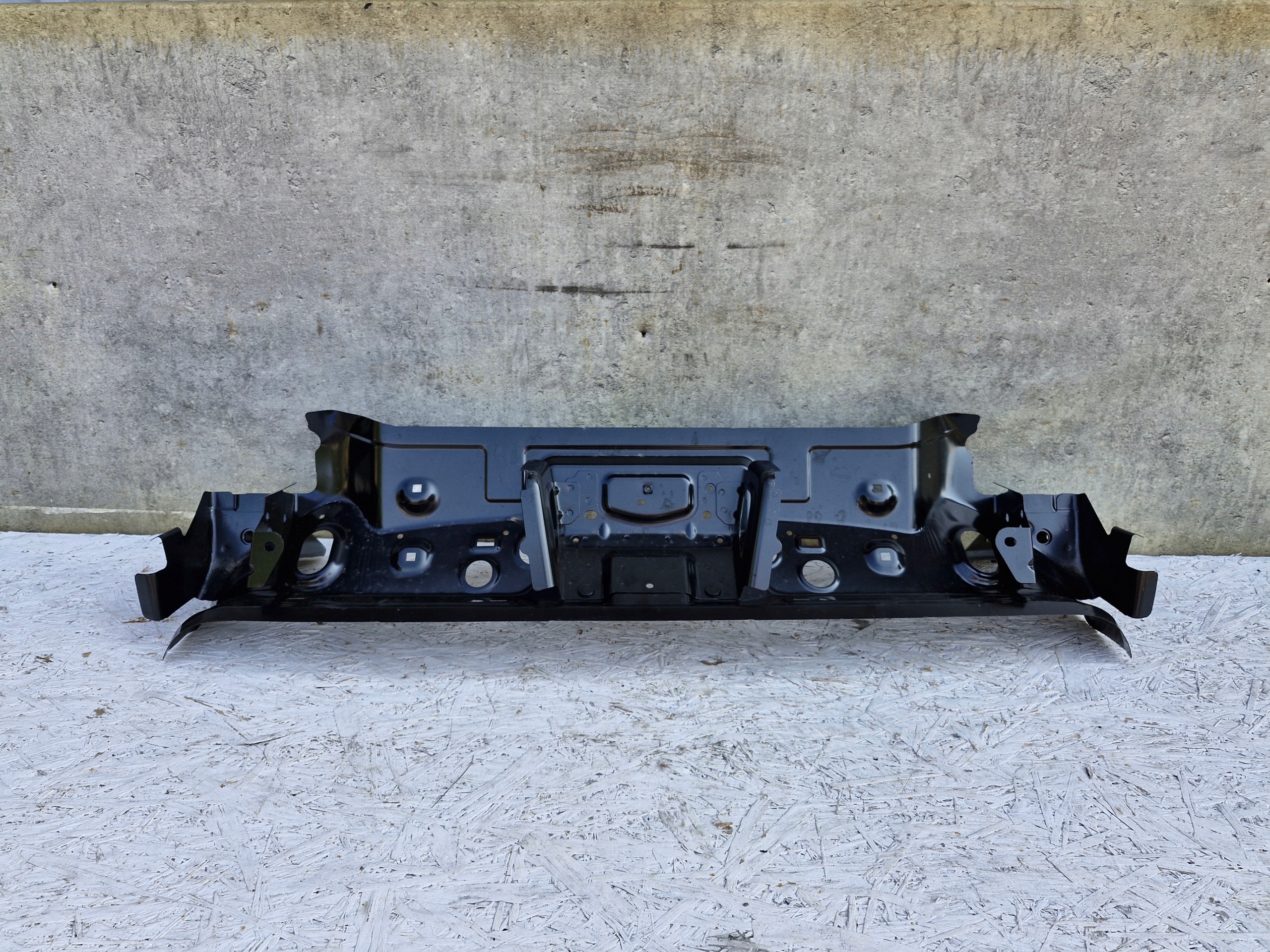 AUDI E-TRON PAS TYŁ TYLNY 4KE813331A NOWY