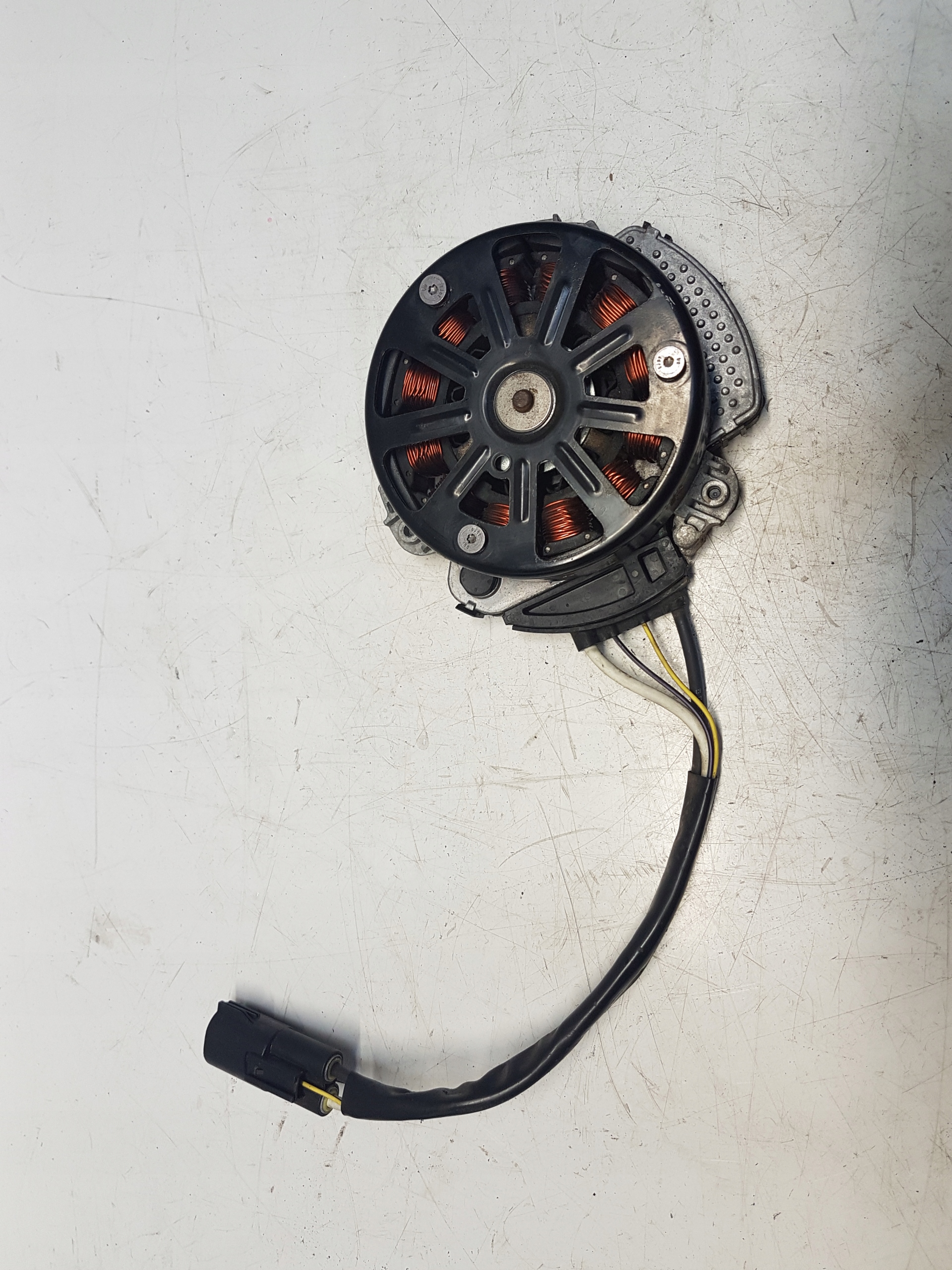 MASERATI LEVANTE ДВИГУН ВЕНТИЛЯТОРА 500197-03