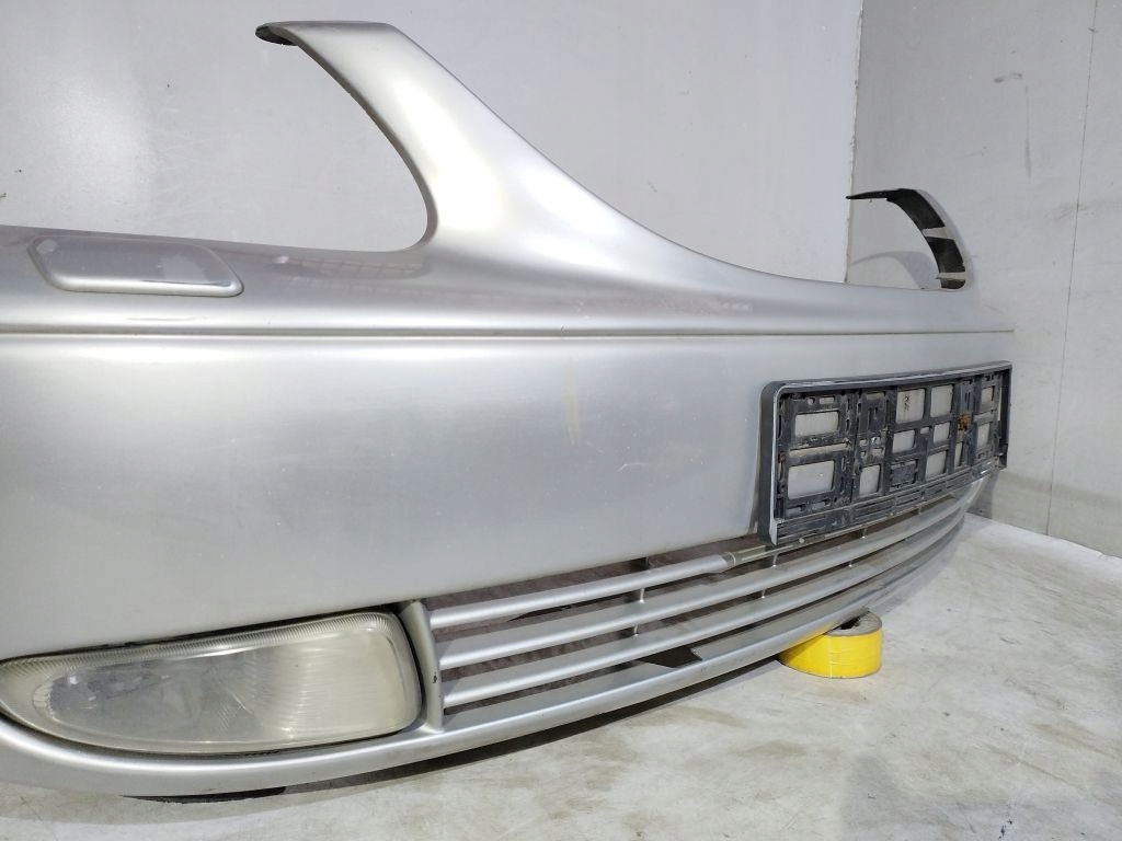 Chrysler Voyager IV 4 bumper front front