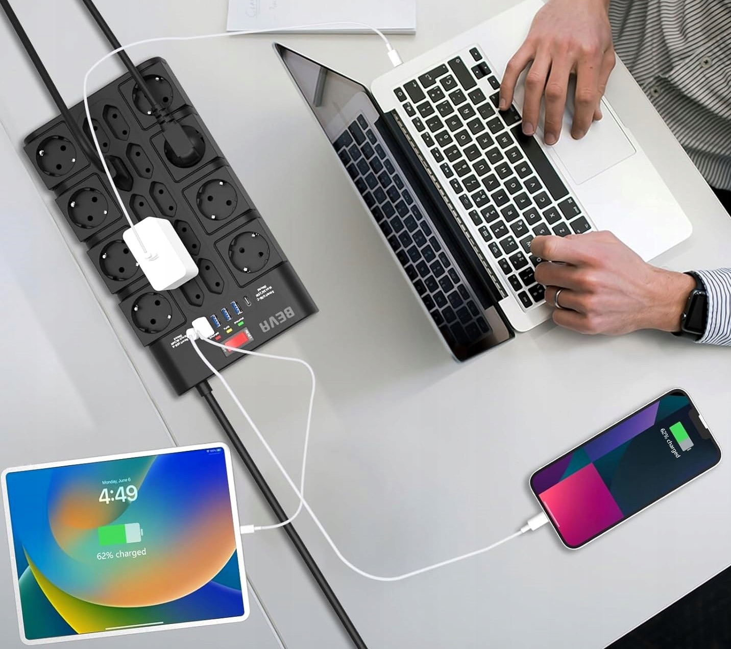 LISTWA ANTYPRZEPIĘCIOWA ZASILAJĄCA 24w1 3680 W 18 GNIAZD 4 USB-A + 2 USB-C Model QR1820-CU