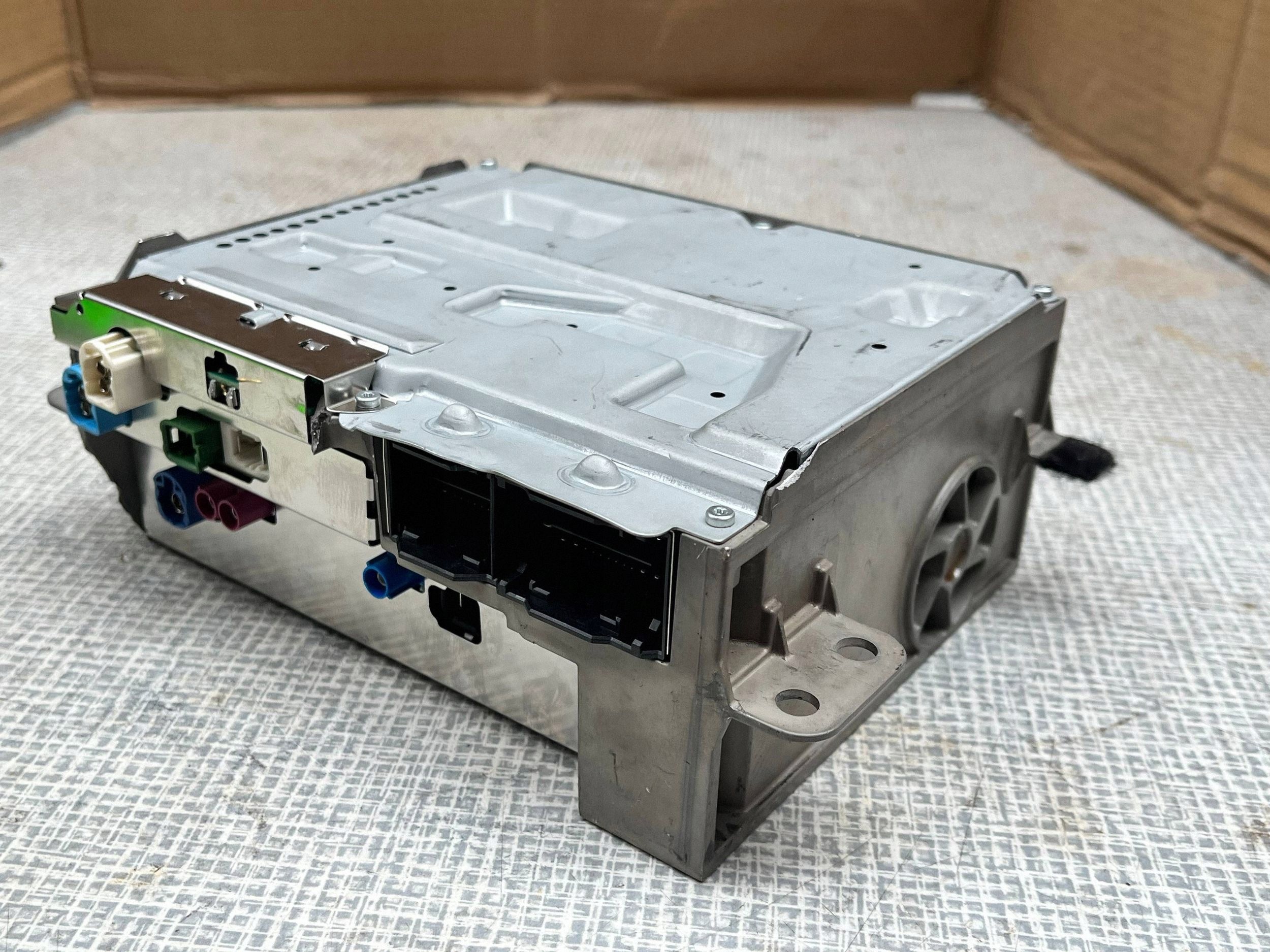 MERCEDES HEADUNIT RADIO NAVI 1679001032 A1679001032 @M